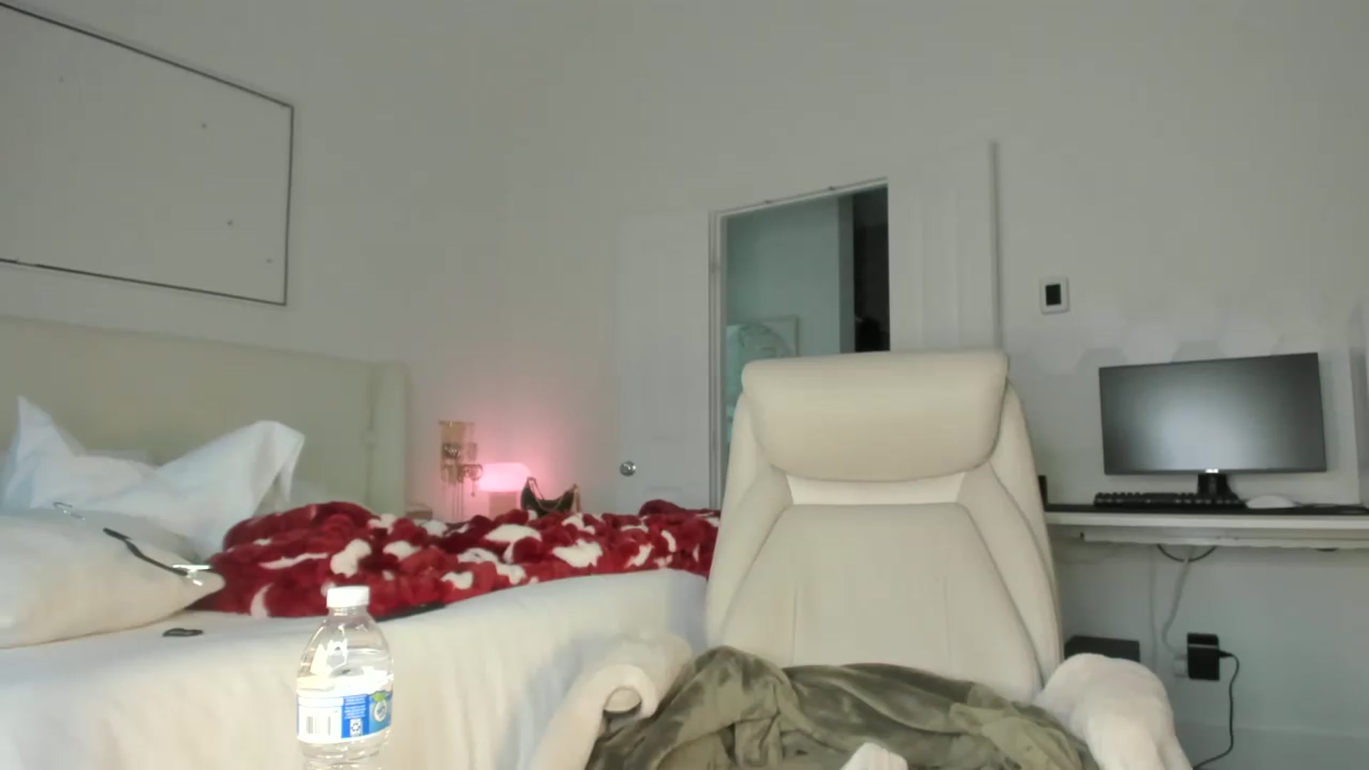 Gallery image thumbnail from skylerlo's myfreecams stream on, 07/08/2026, 01:51 image 18 of 20