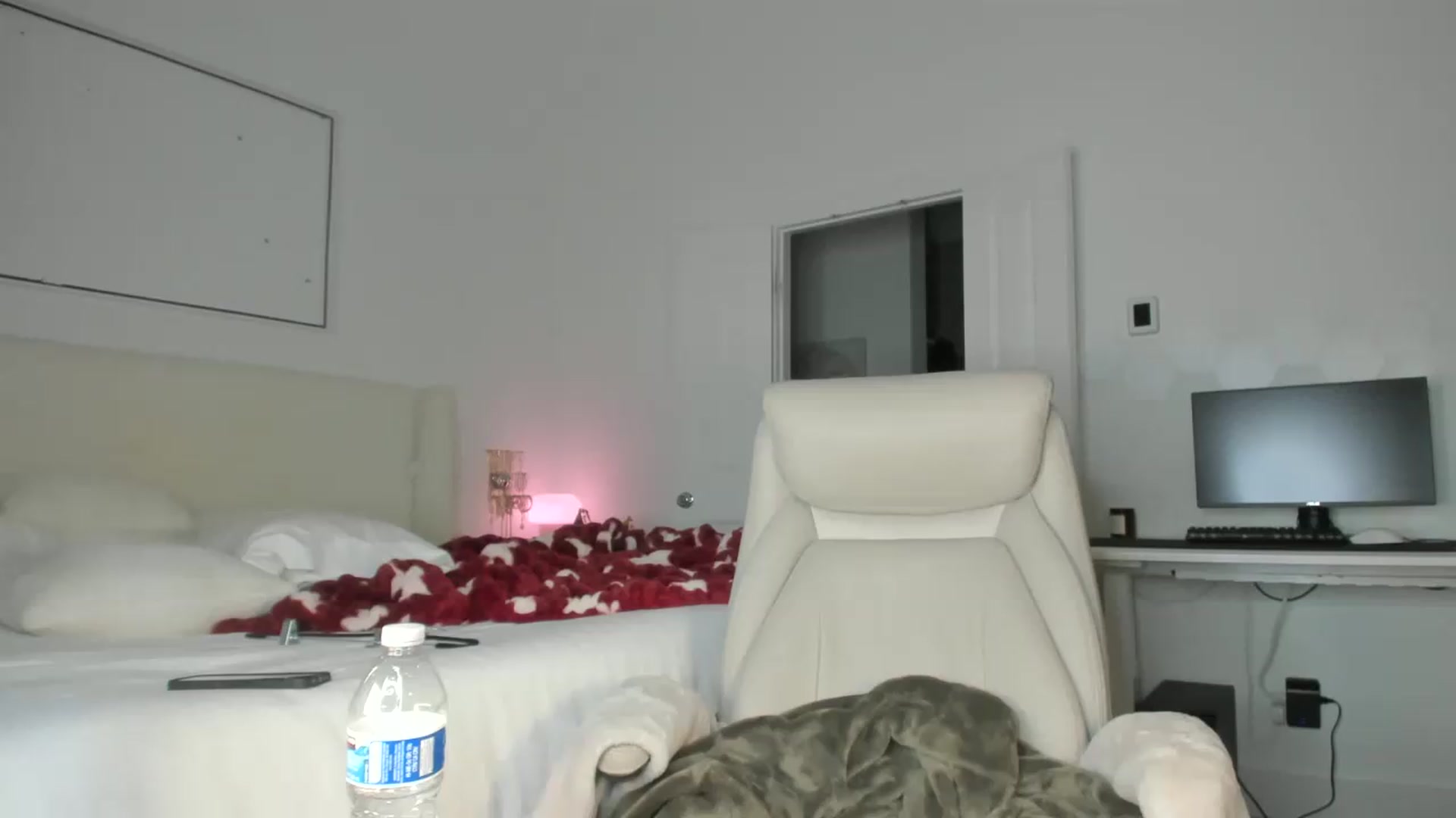Gallery image thumbnail from skylerlo's myfreecams stream on, 07/08/2026, 02:21 image 8 of 20