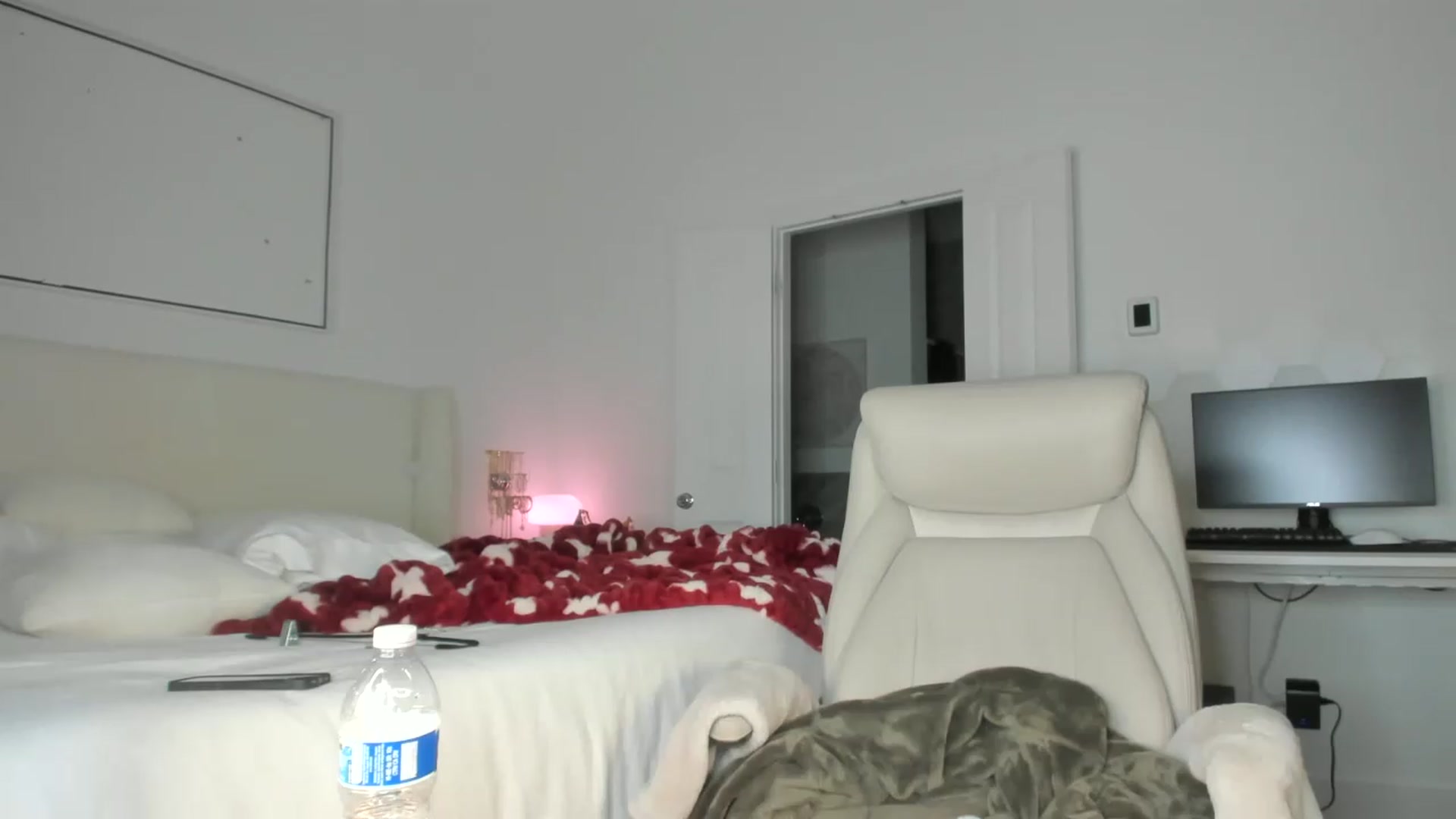 Gallery image thumbnail from skylerlo's myfreecams stream on, 07/08/2026, 02:21 image 14 of 20