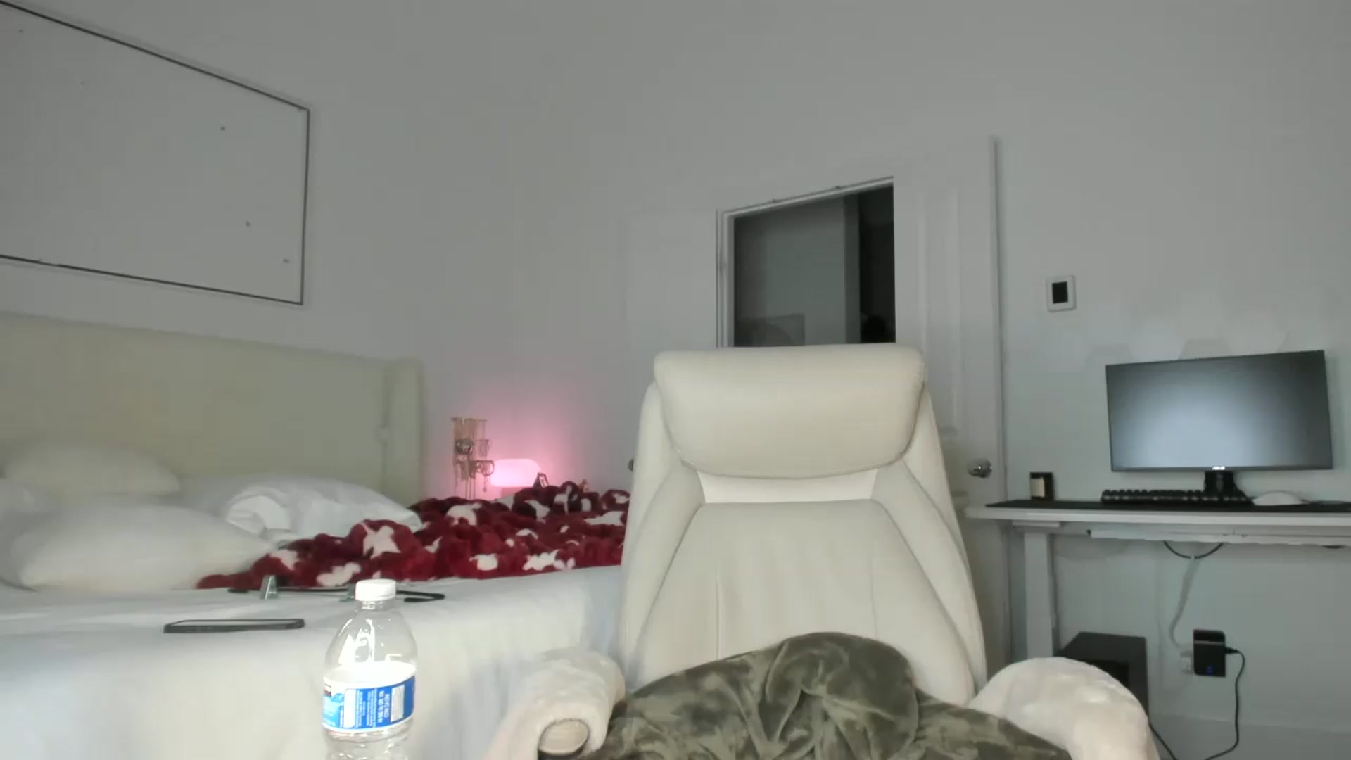 Gallery image thumbnail from skylerlo's myfreecams stream on, 07/08/2026, 02:21 image 6 of 20