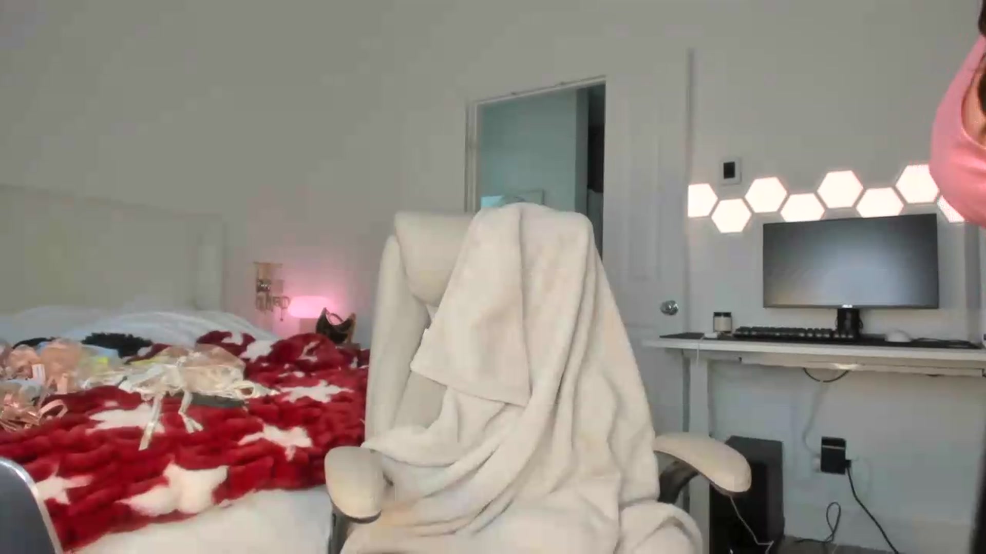 Gallery image thumbnail from skylerlo's myfreecams stream on, 07/16/2026, 02:44 image 7 of 20
