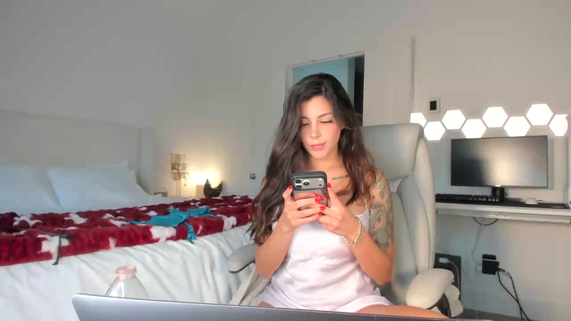 Gallery image thumbnail from skylerlo's myfreecams stream on, 07/22/2026, 24:52 image 16 of 20