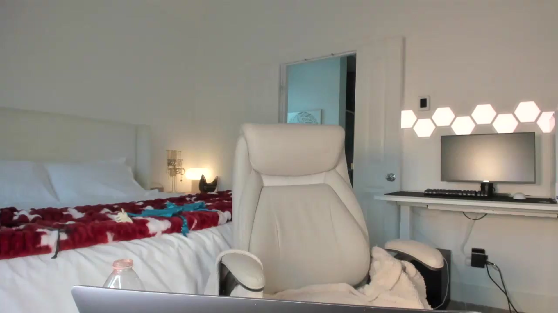 Gallery image thumbnail from skylerlo's myfreecams stream on, 07/22/2026, 24:52 image 1 of 20