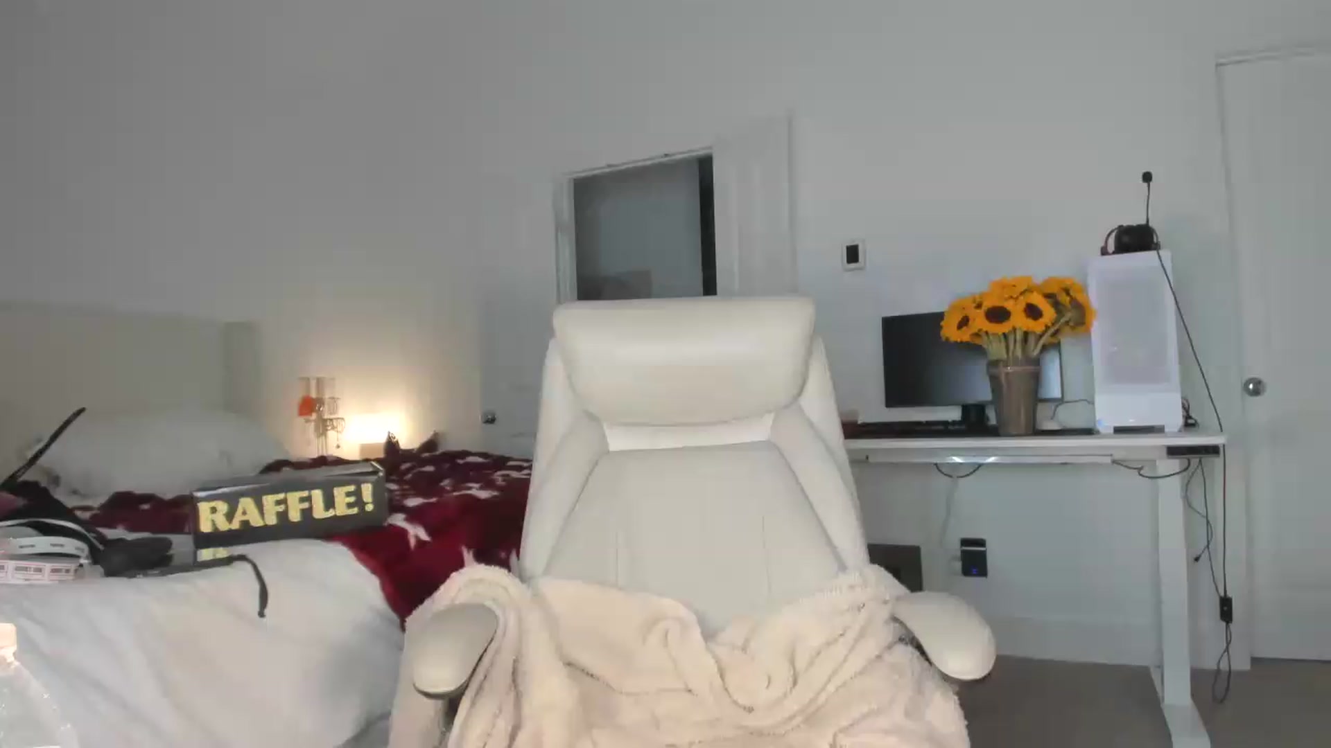 Gallery image thumbnail from skylerlo's myfreecams stream on, 08/09/2026, 03:09 image 15 of 20