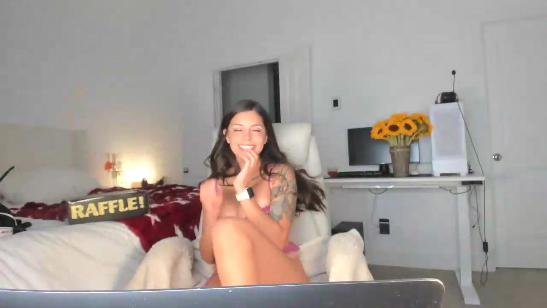 Gallery image thumbnail from skylerlo's myfreecams stream on, 08/09/2026, 03:09 image 9 of 20