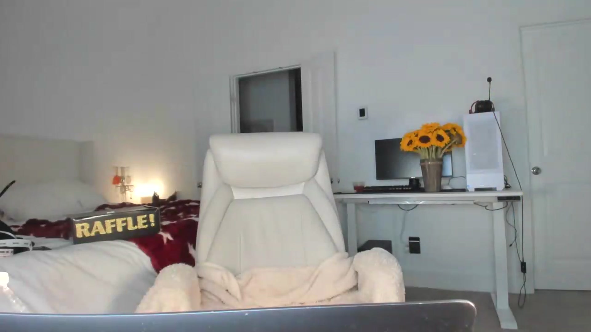 Gallery image thumbnail from skylerlo's myfreecams stream on, 08/09/2026, 03:09 image 11 of 20