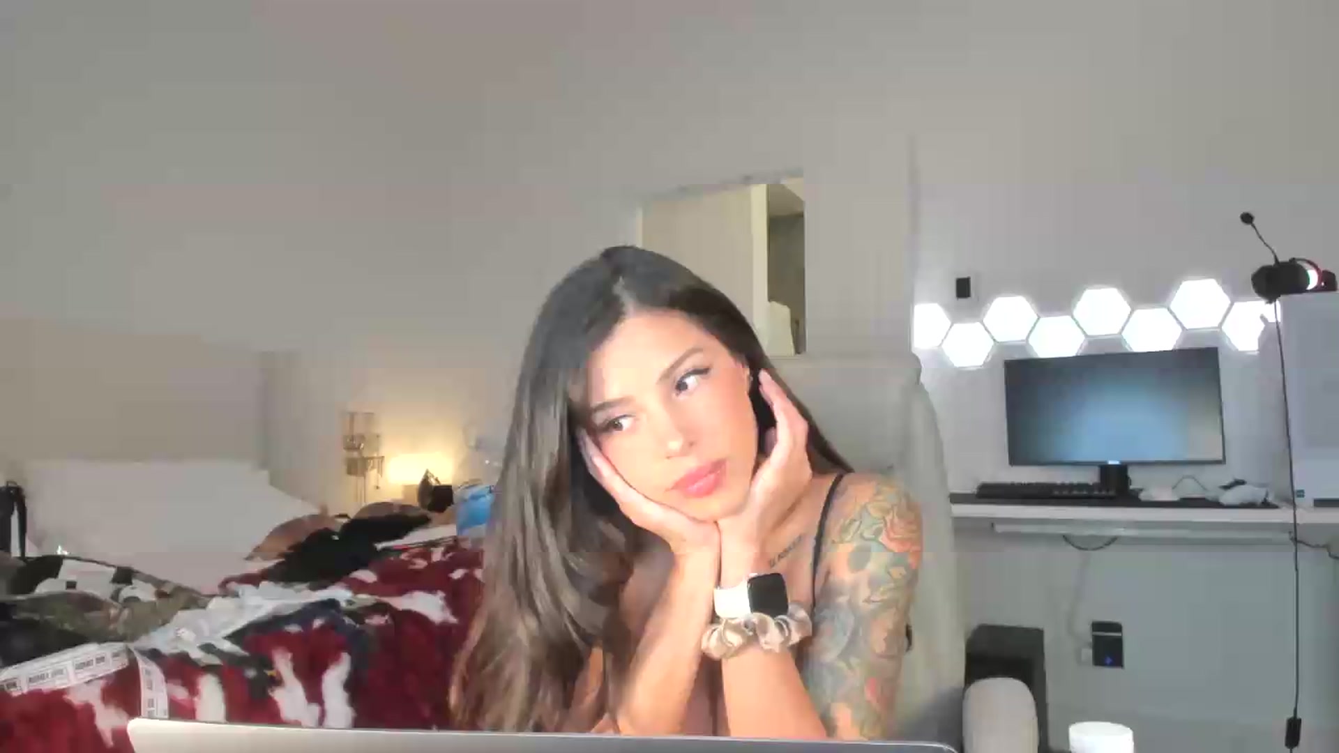 Gallery image thumbnail from skylerlo's myfreecams stream on, 08/20/2026, 04:03 image 1 of 20