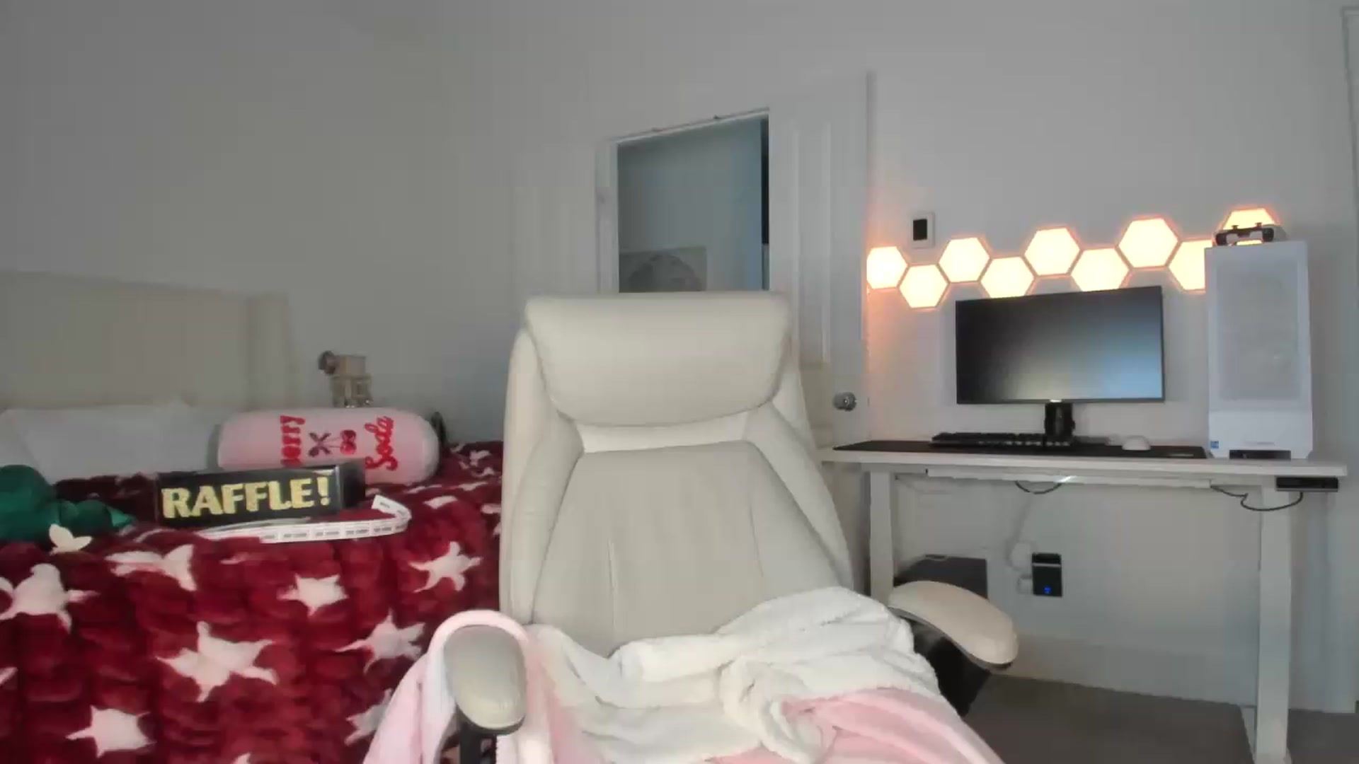 Gallery image thumbnail from skylerlo's myfreecams stream on, 09/04/2026, 02:59 image 13 of 20