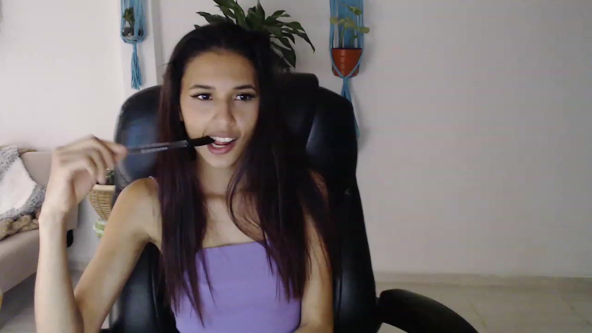 Gallery image thumbnail from slim_pamella's myfreecams stream on, 06/24/2023, 23:28 image 6 of 20
