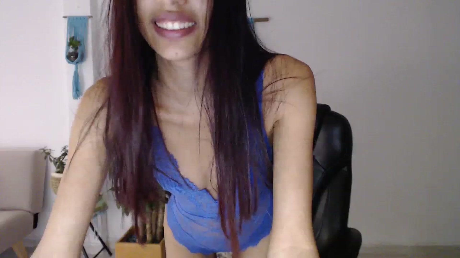 Gallery image thumbnail from slim_pamella's myfreecams stream on, 08/13/2023, 24:38 image 9 of 20