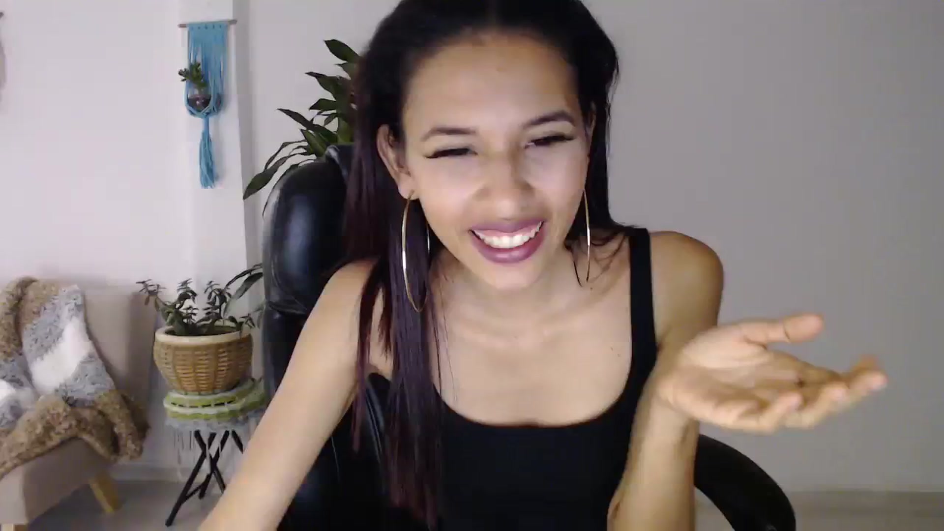 Gallery image thumbnail from slim_pamella's myfreecams stream on, 08/17/2023, 01:32 image 2 of 20