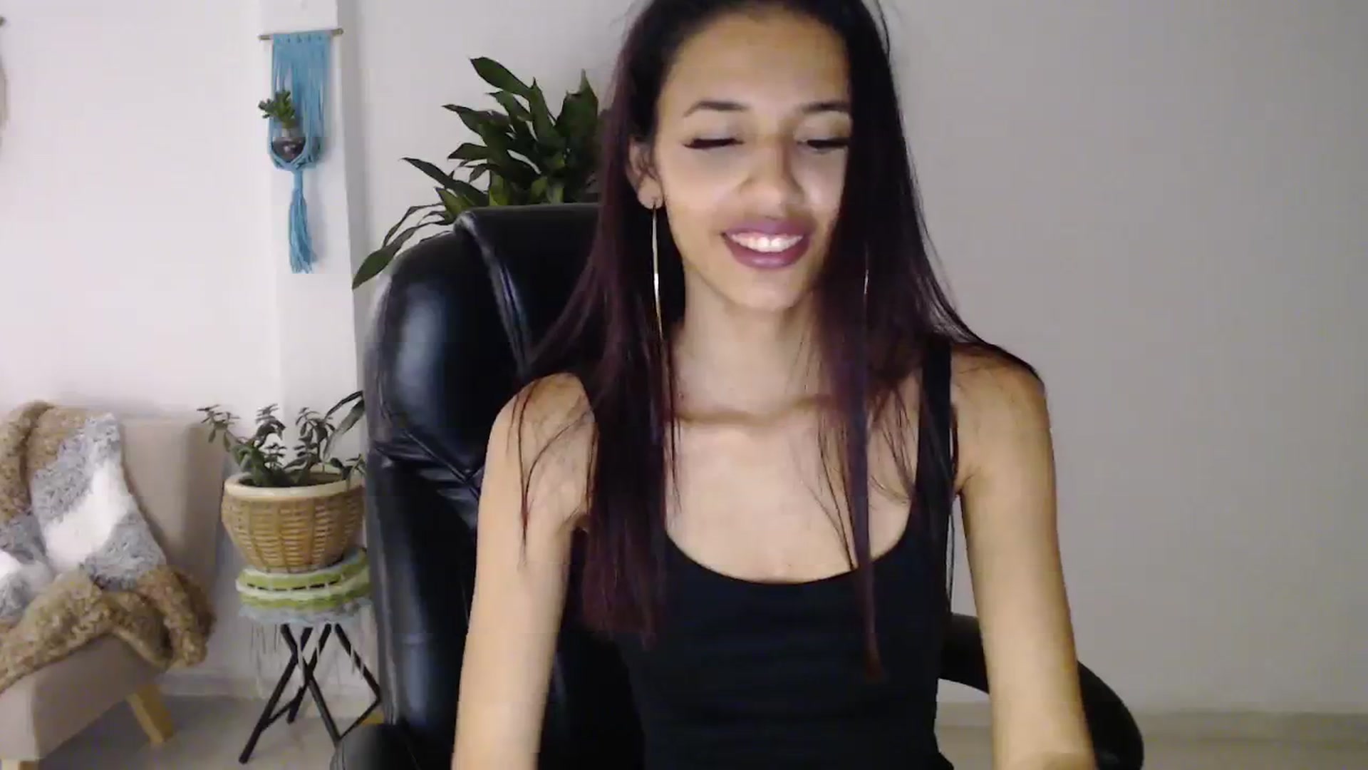 Gallery image thumbnail from slim_pamella's myfreecams stream on, 08/17/2023, 01:32 image 7 of 20