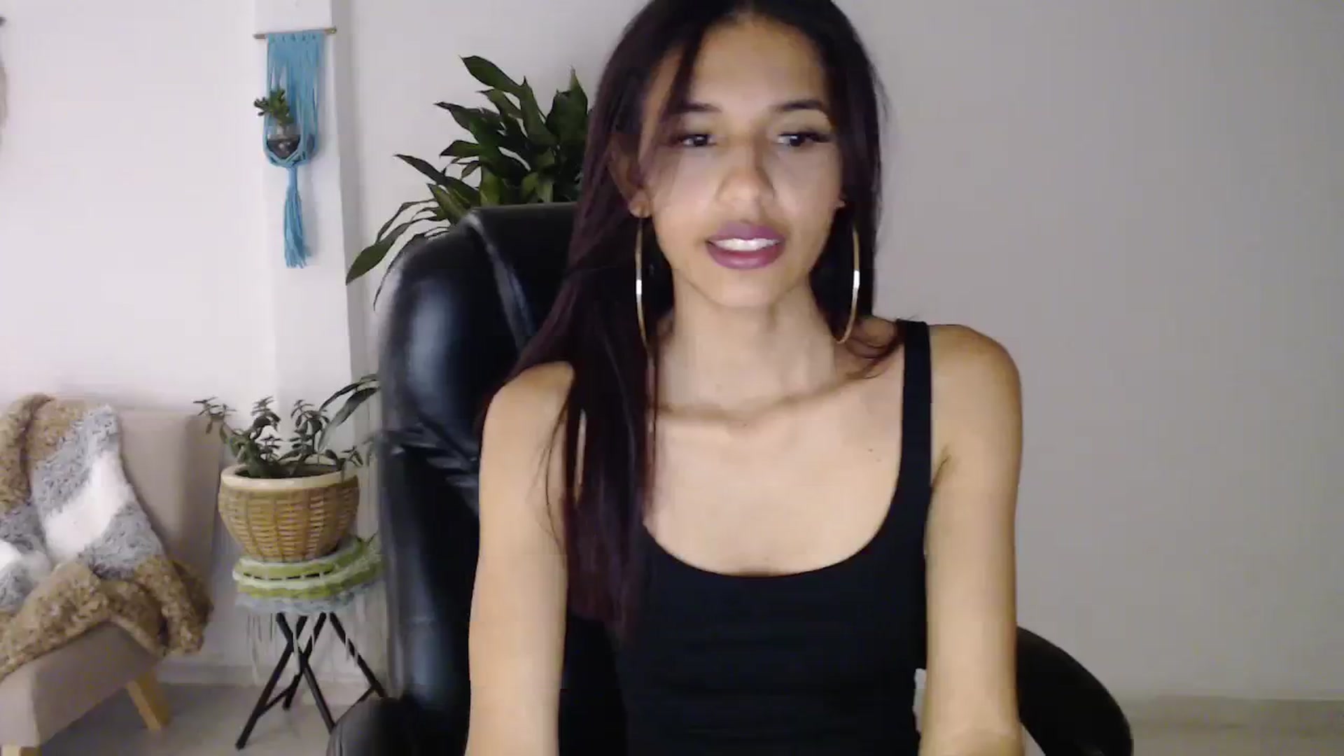 Gallery image thumbnail from slim_pamella's myfreecams stream on, 08/17/2023, 01:32 image 4 of 20