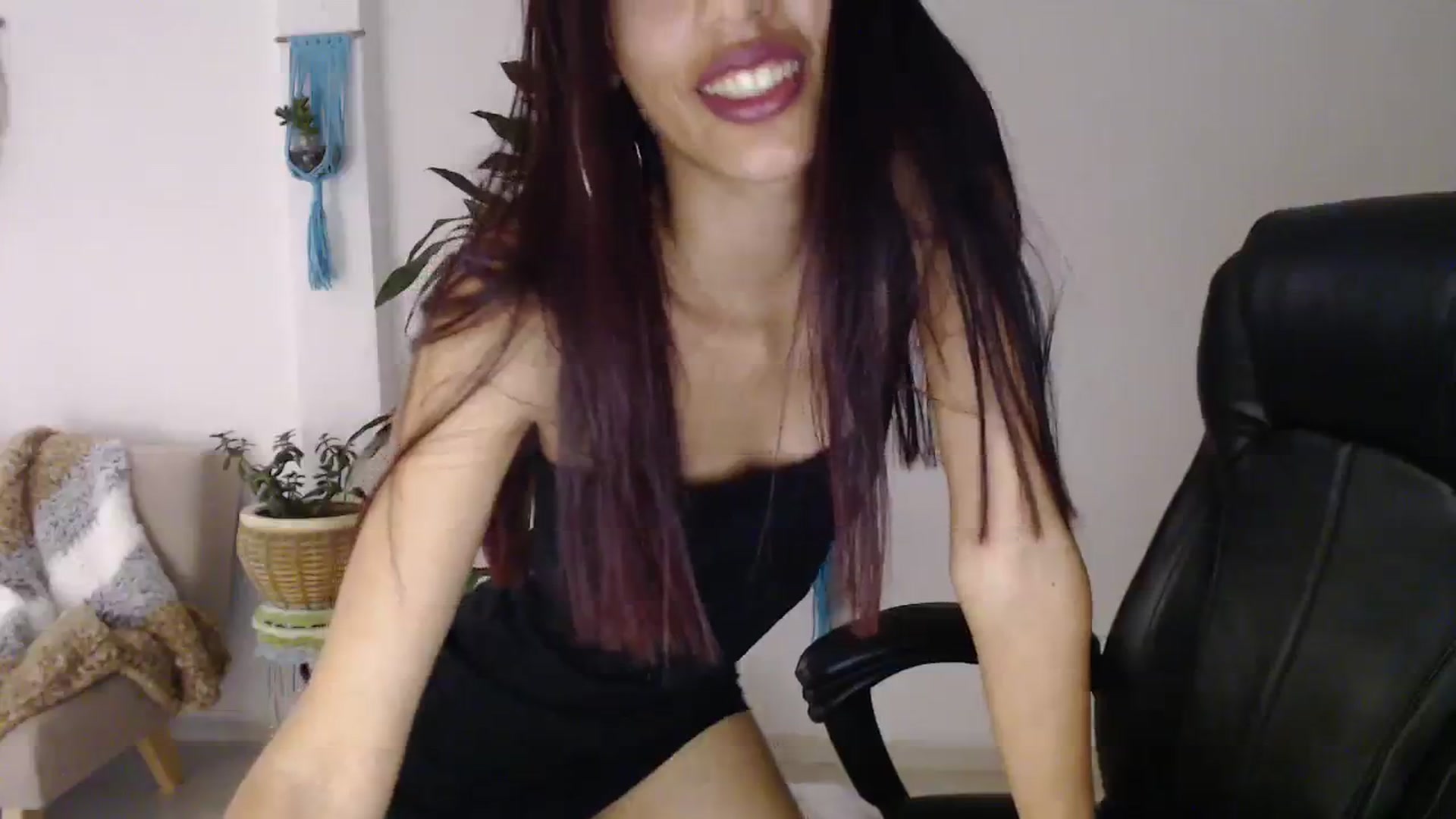 Gallery image thumbnail from slim_pamella's myfreecams stream on, 08/17/2023, 01:32 image 10 of 20