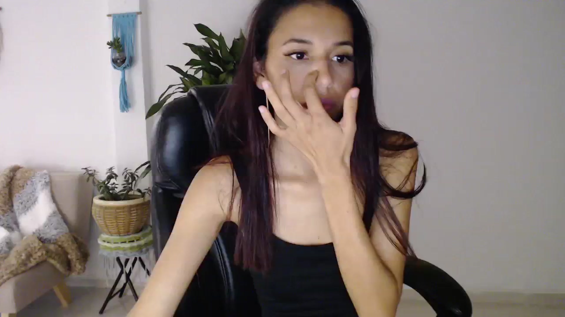 Gallery image thumbnail from slim_pamella's myfreecams stream on, 08/17/2023, 01:32 image 6 of 20