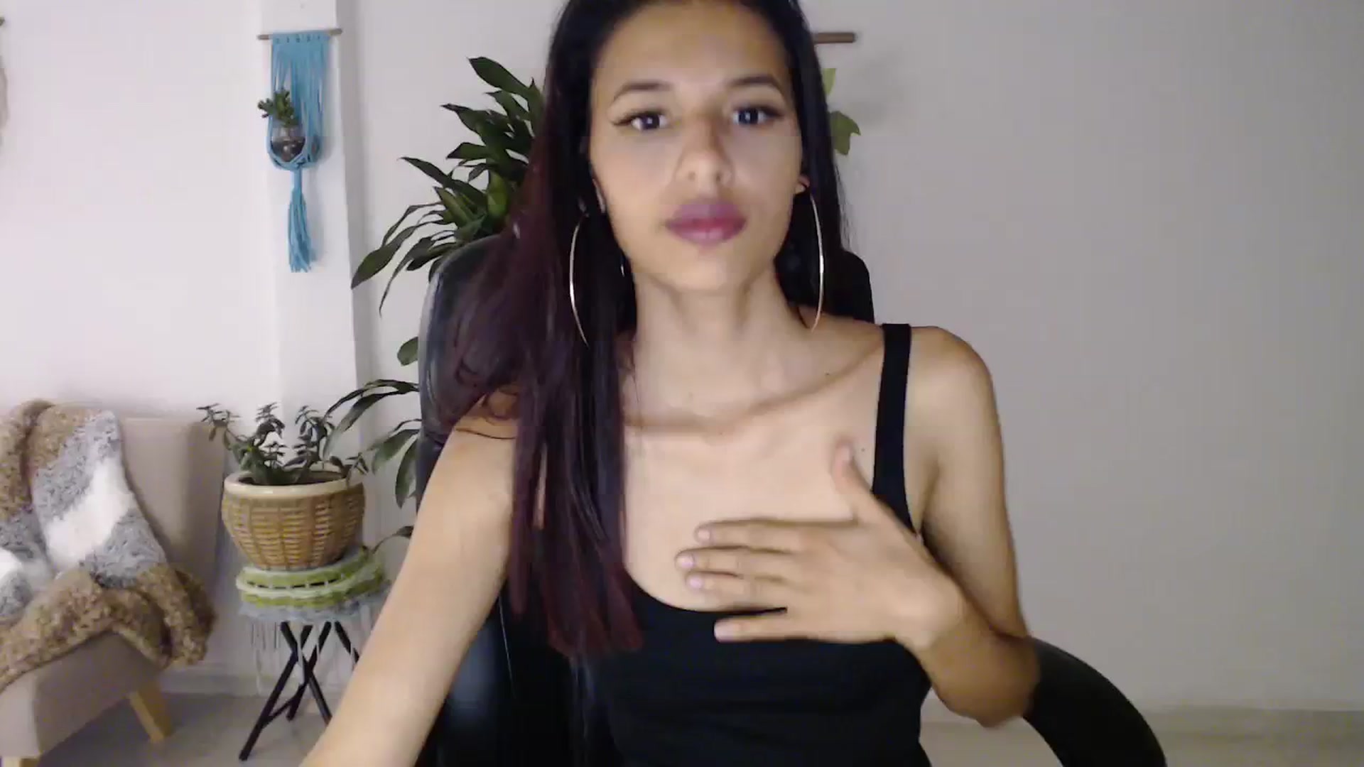 Gallery image thumbnail from slim_pamella's myfreecams stream on, 08/17/2023, 01:32 image 1 of 20