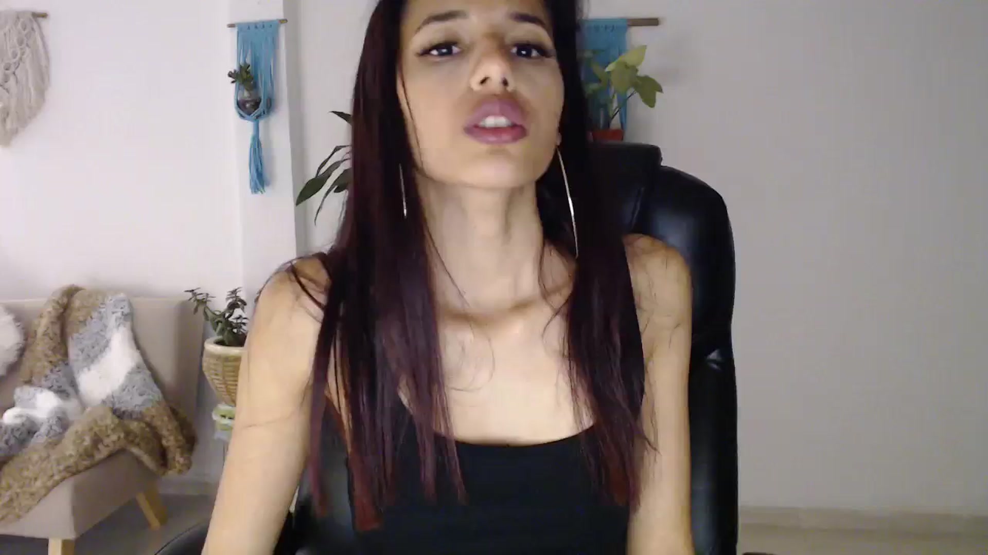 Gallery image thumbnail from slim_pamella's myfreecams stream on, 08/17/2023, 03:17 image 5 of 20