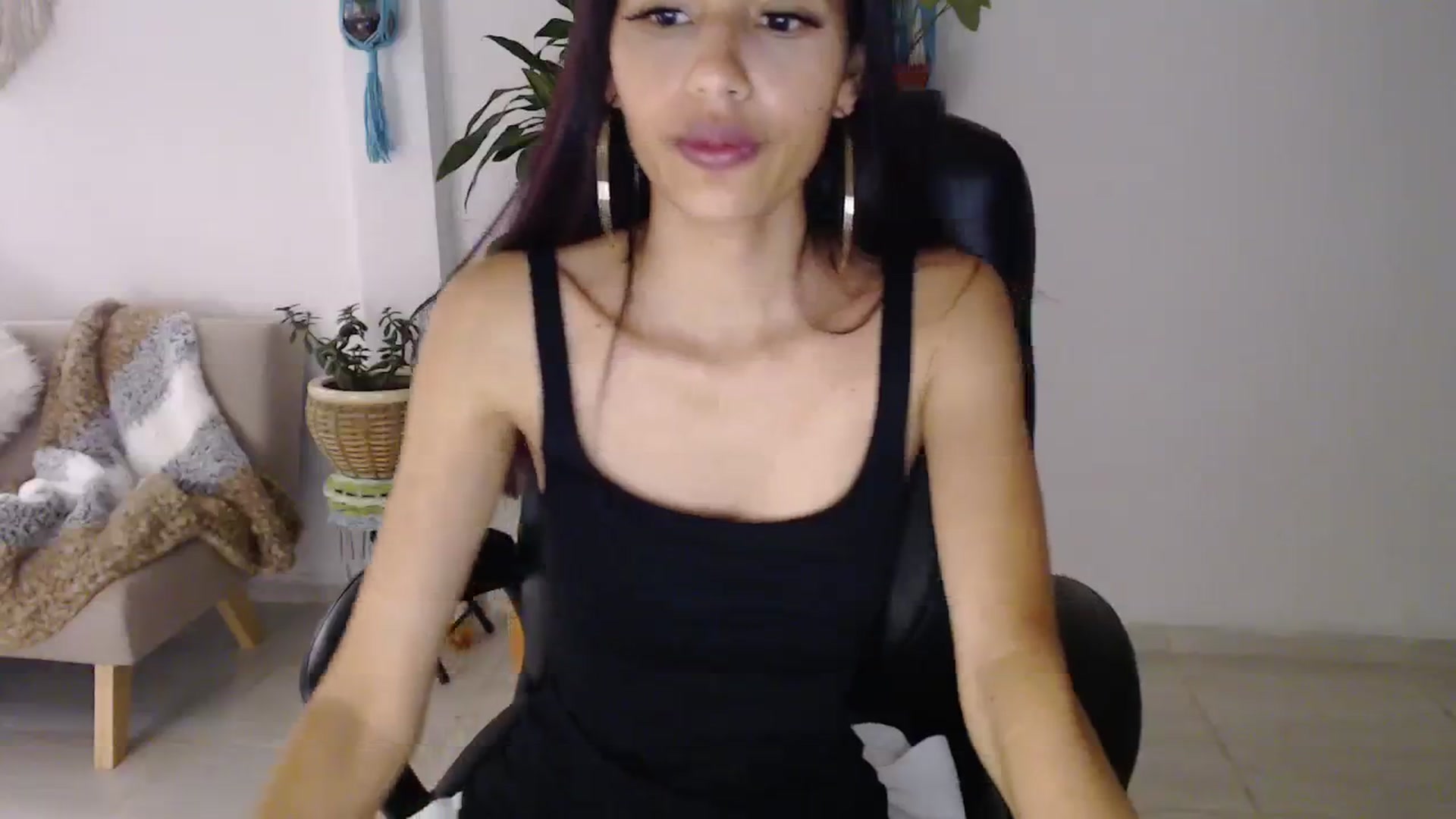 Gallery image thumbnail from slim_pamella's myfreecams stream on, 08/17/2023, 03:17 image 4 of 20