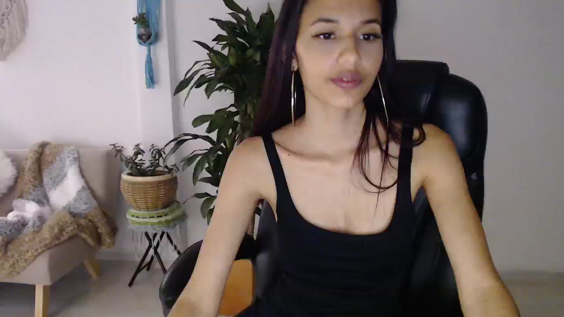 Gallery image thumbnail from slim_pamella's myfreecams stream on, 08/17/2023, 03:17 image 19 of 20