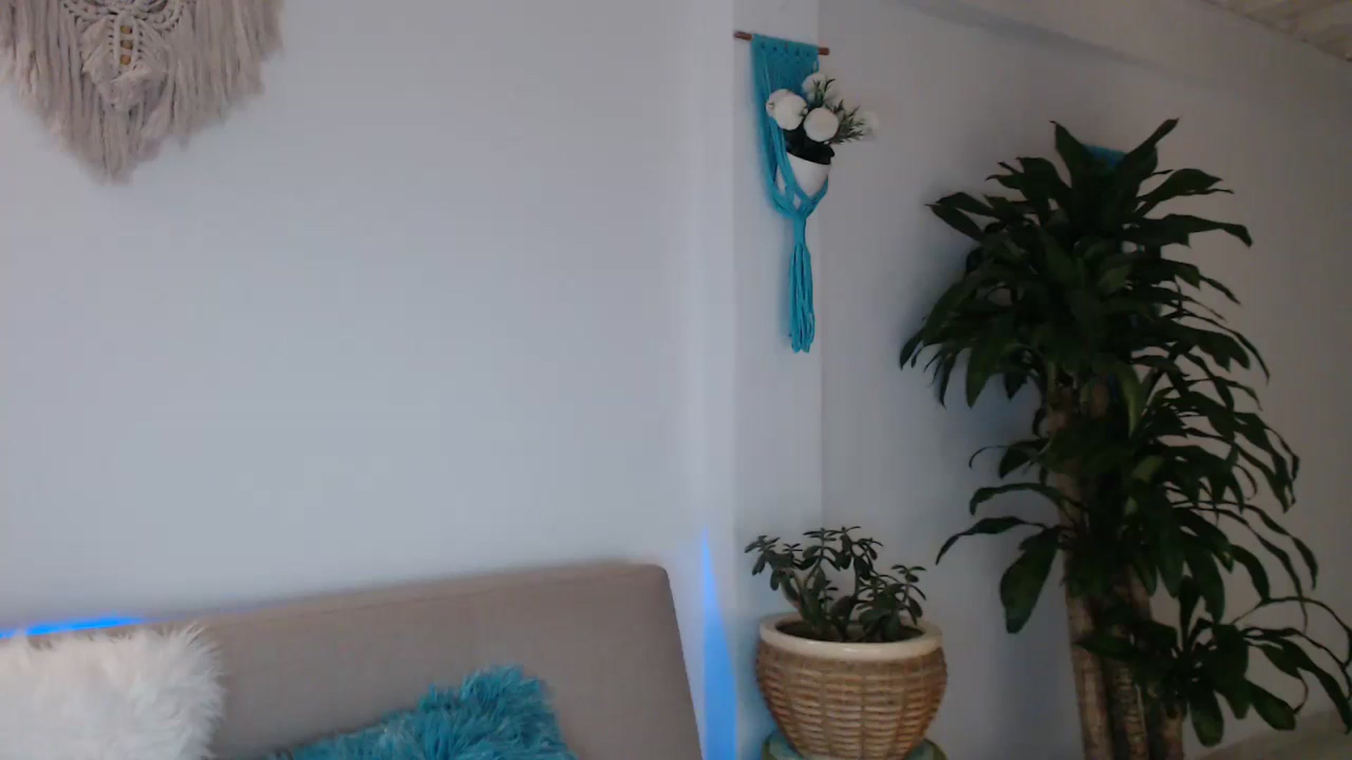 Gallery image thumbnail from slim_pamella's myfreecams stream on, 08/21/2023, 01:33 image 5 of 20