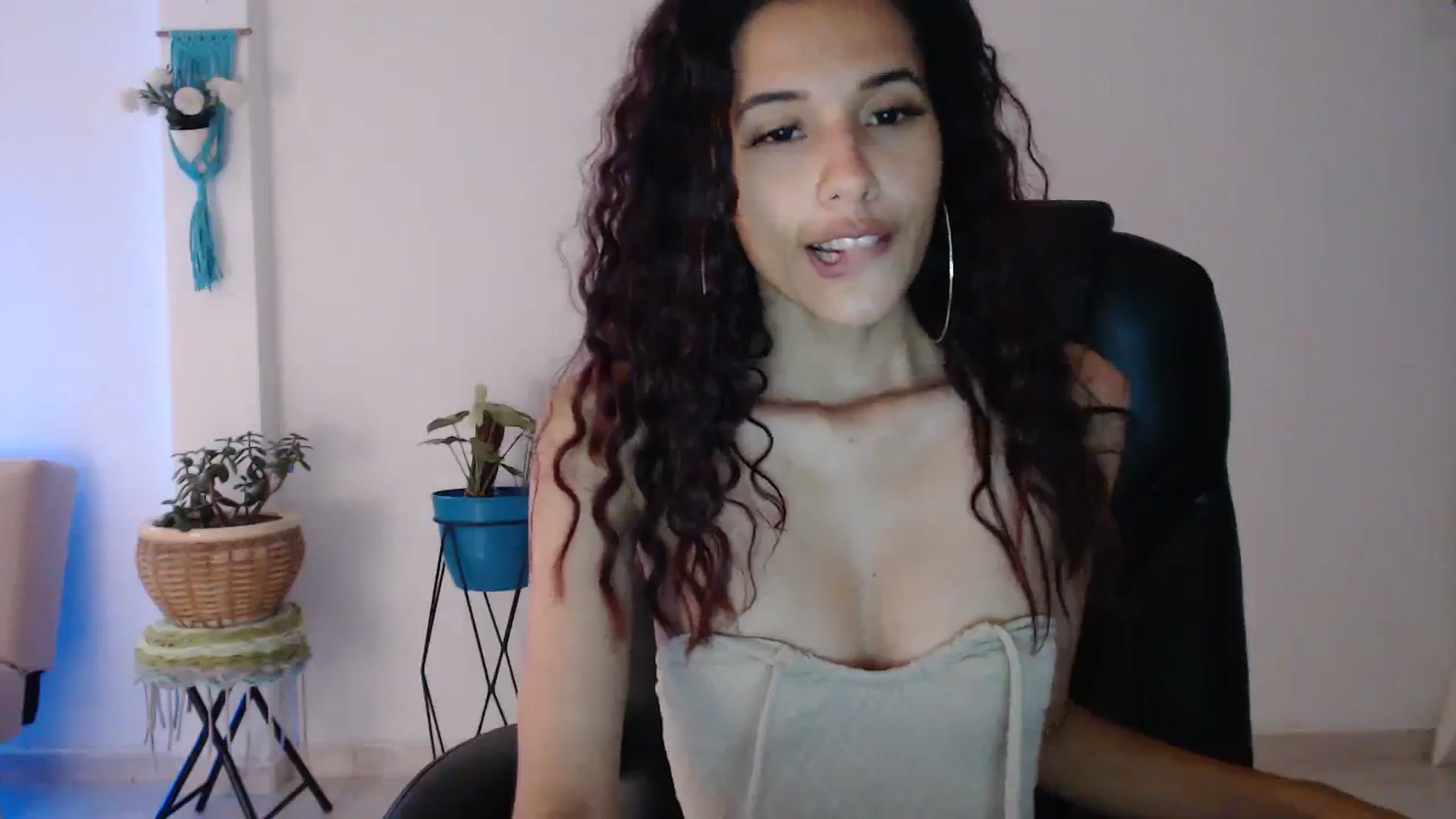 Gallery image thumbnail from slim_pamella's myfreecams stream on, 09/29/2023, 23:11 image 18 of 20