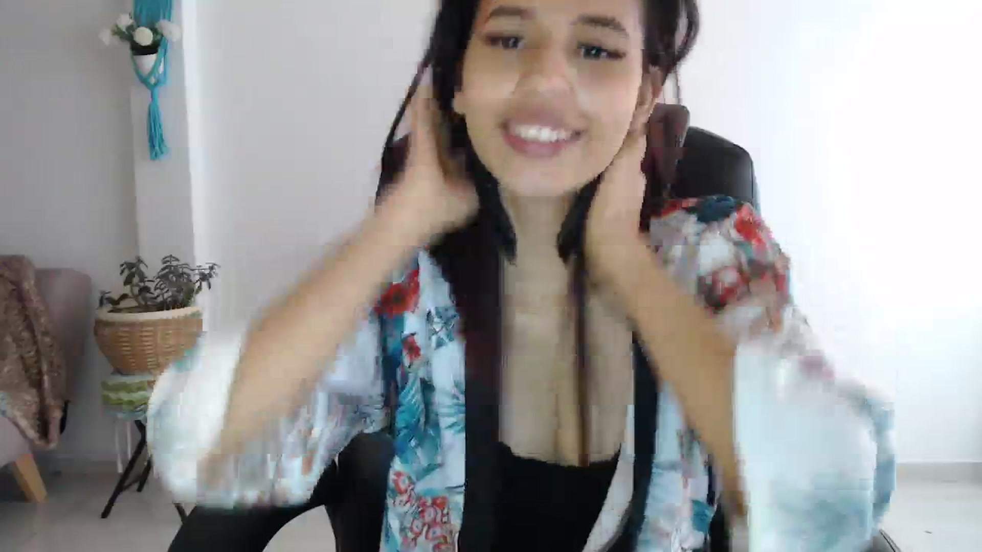 Gallery image thumbnail from slim_pamella's myfreecams stream on, 10/28/2023, 17:50 image 10 of 20
