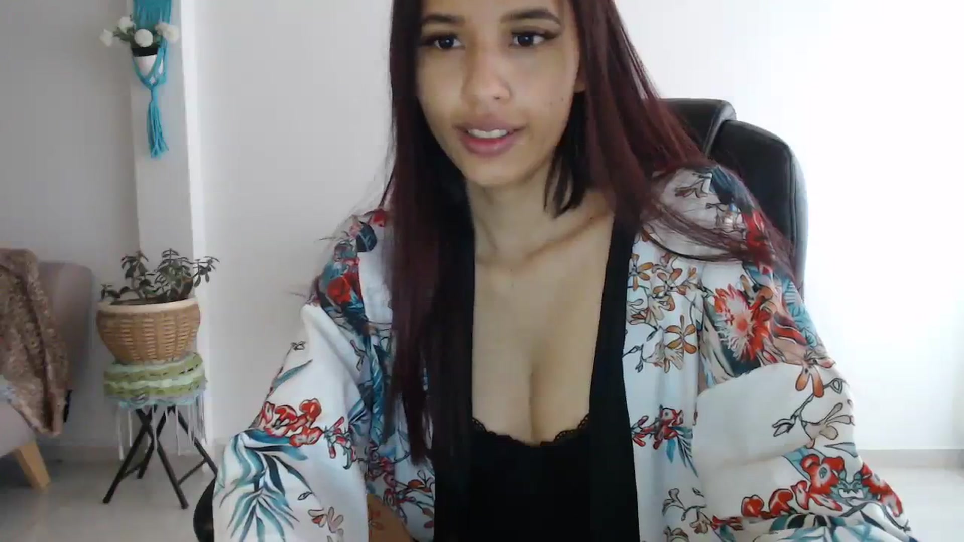 Gallery image thumbnail from slim_pamella's myfreecams stream on, 10/28/2023, 17:50 image 12 of 20