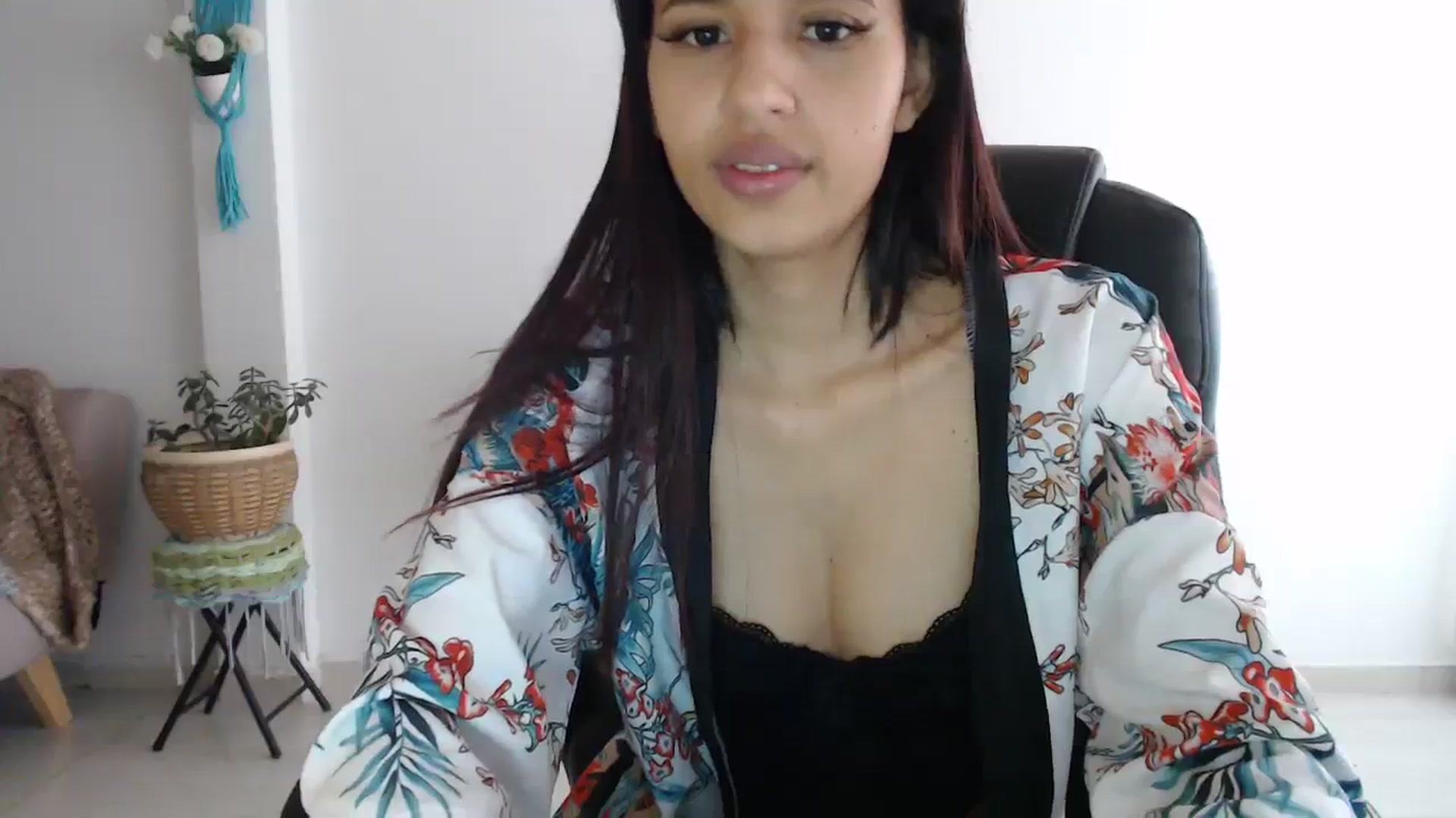 Gallery image thumbnail from slim_pamella's myfreecams stream on, 10/28/2023, 17:50 image 16 of 20