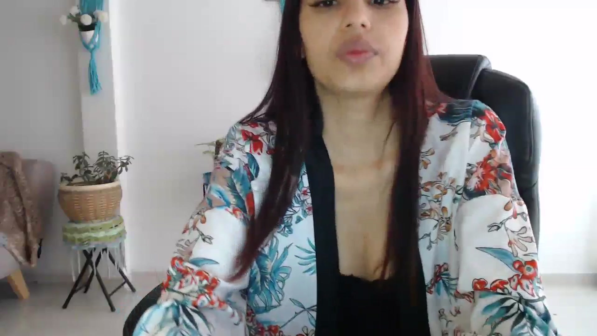 Gallery image thumbnail from slim_pamella's myfreecams stream on, 10/28/2023, 17:50 image 14 of 20