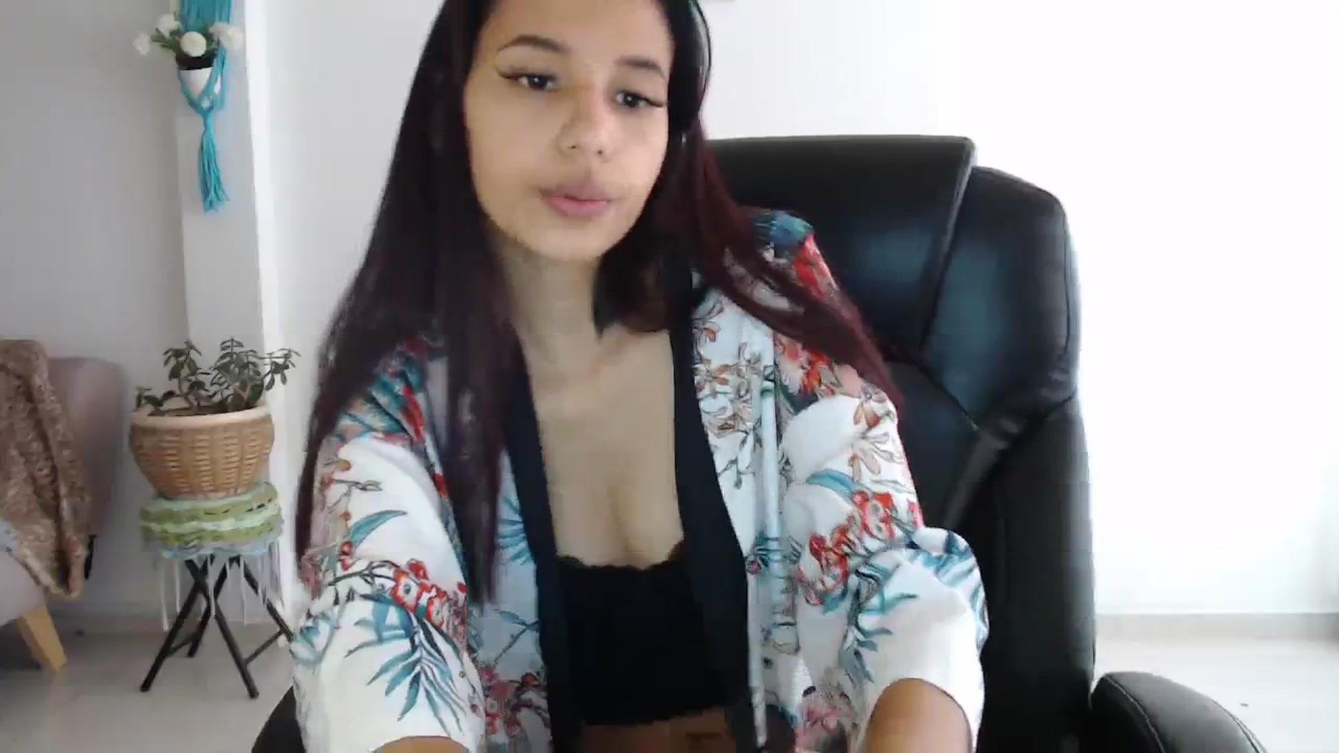 Gallery image thumbnail from slim_pamella's myfreecams stream on, 10/28/2023, 17:50 image 17 of 20