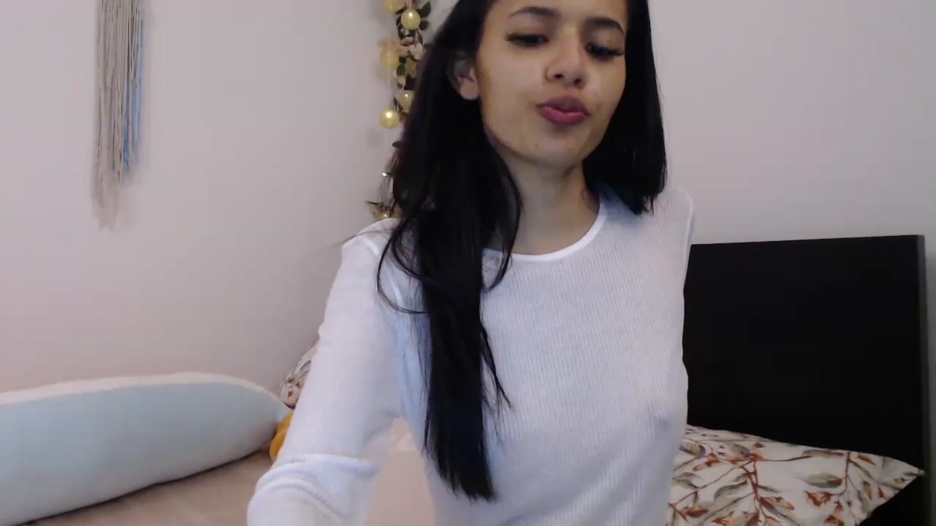 Gallery image thumbnail from slim_pamella's myfreecams stream on, 05/27/2024, 24:18 image 3 of 20