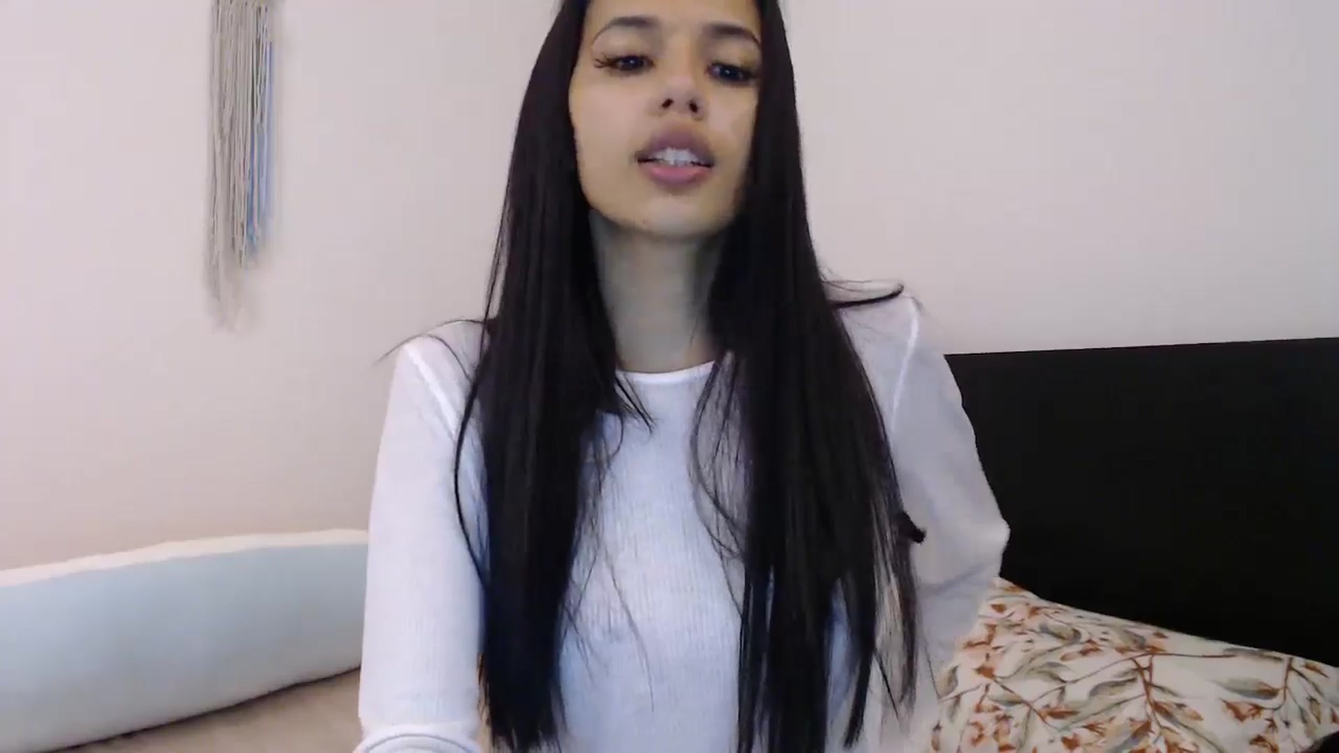 Gallery image thumbnail from slim_pamella's myfreecams stream on, 05/27/2024, 24:18 image 18 of 20
