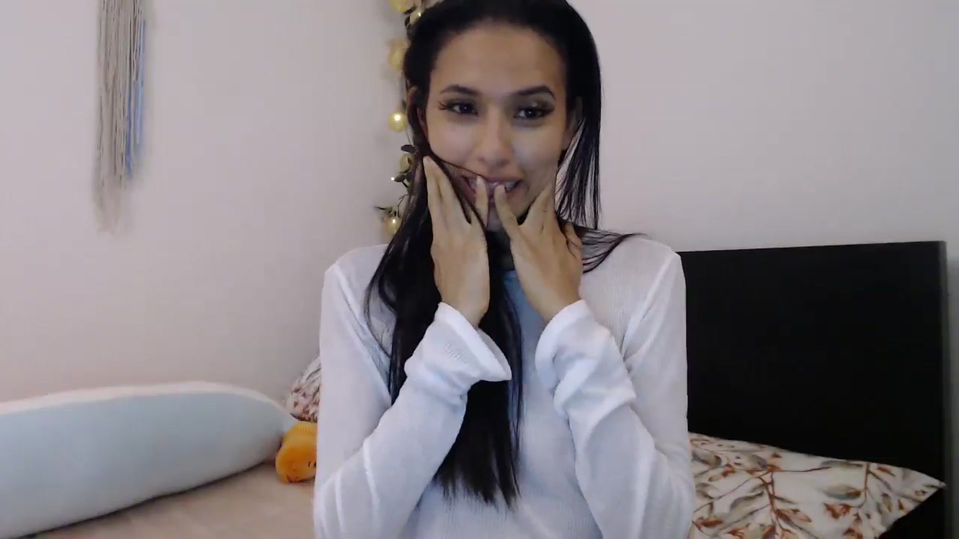 Gallery image thumbnail from slim_pamella's myfreecams stream on, 05/27/2024, 24:18 image 12 of 20