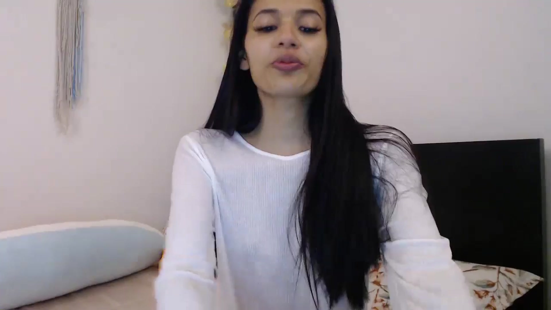 Gallery image thumbnail from slim_pamella's myfreecams stream on, 05/27/2024, 24:18 image 6 of 20