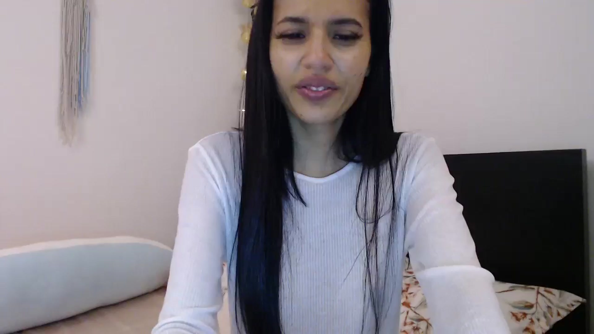 Gallery image thumbnail from slim_pamella's myfreecams stream on, 05/27/2024, 24:18 image 9 of 20