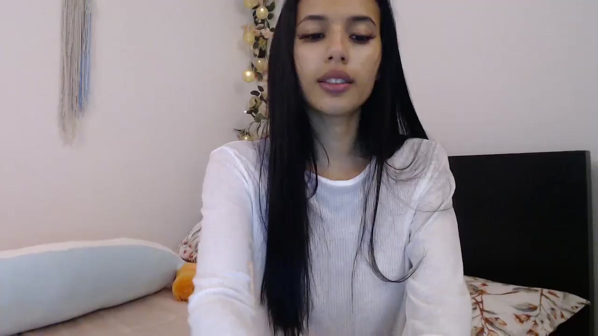 Gallery image thumbnail from slim_pamella's myfreecams stream on, 05/27/2024, 24:18 image 8 of 20