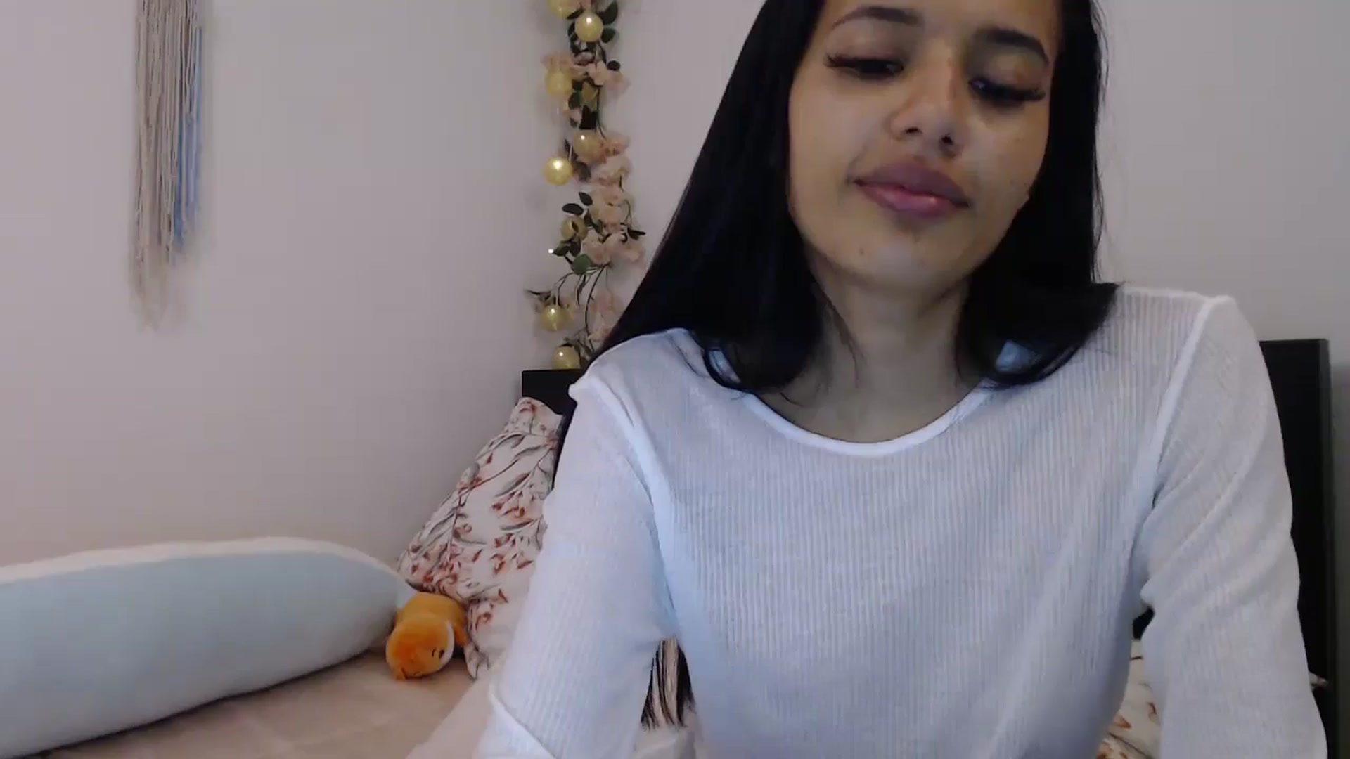 Gallery image thumbnail from slim_pamella's myfreecams stream on, 05/27/2024, 24:18 image 14 of 20