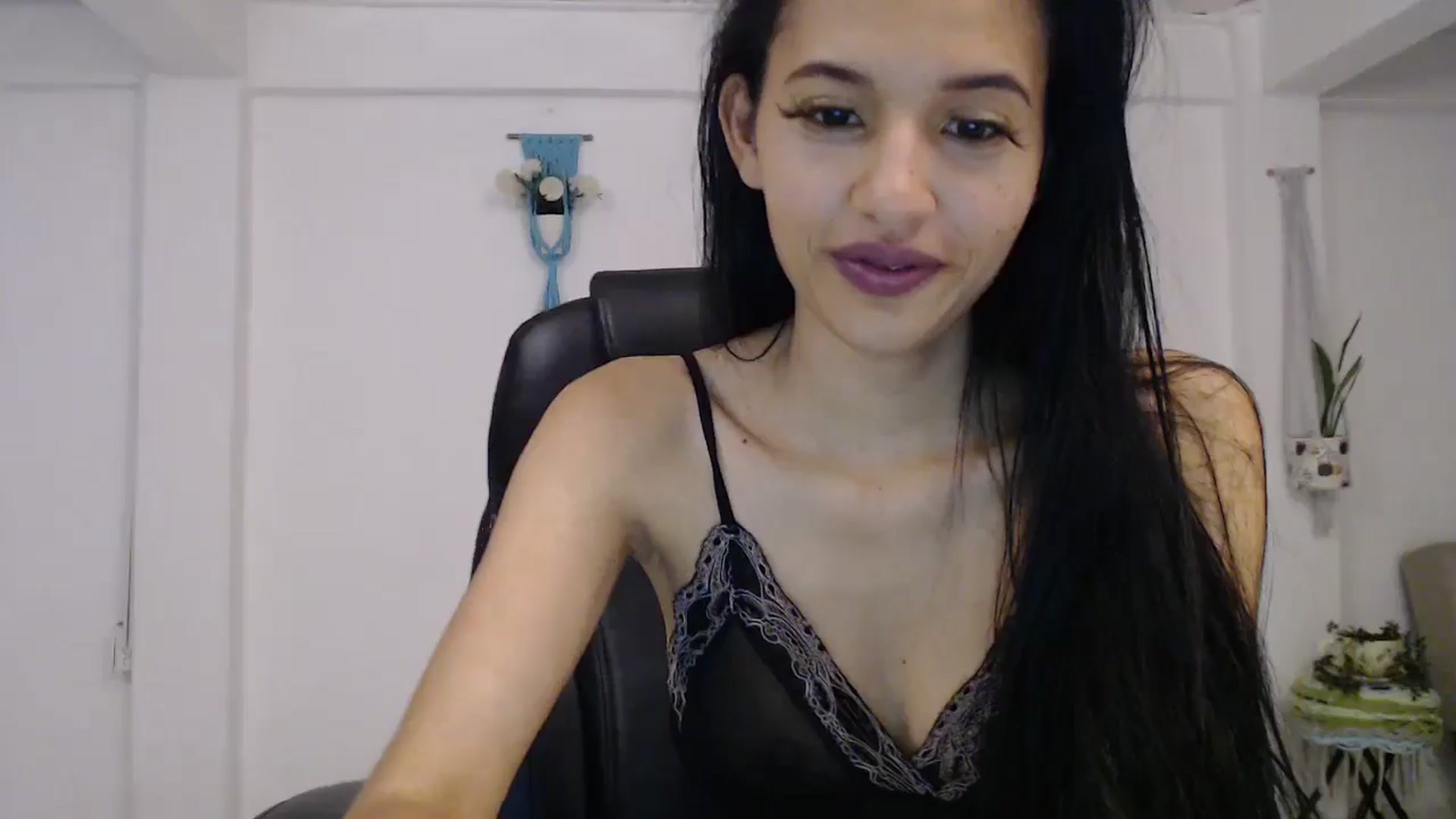 Gallery image thumbnail from slim_pamella's myfreecams stream on, 10/15/2024, 24:34 image 15 of 20
