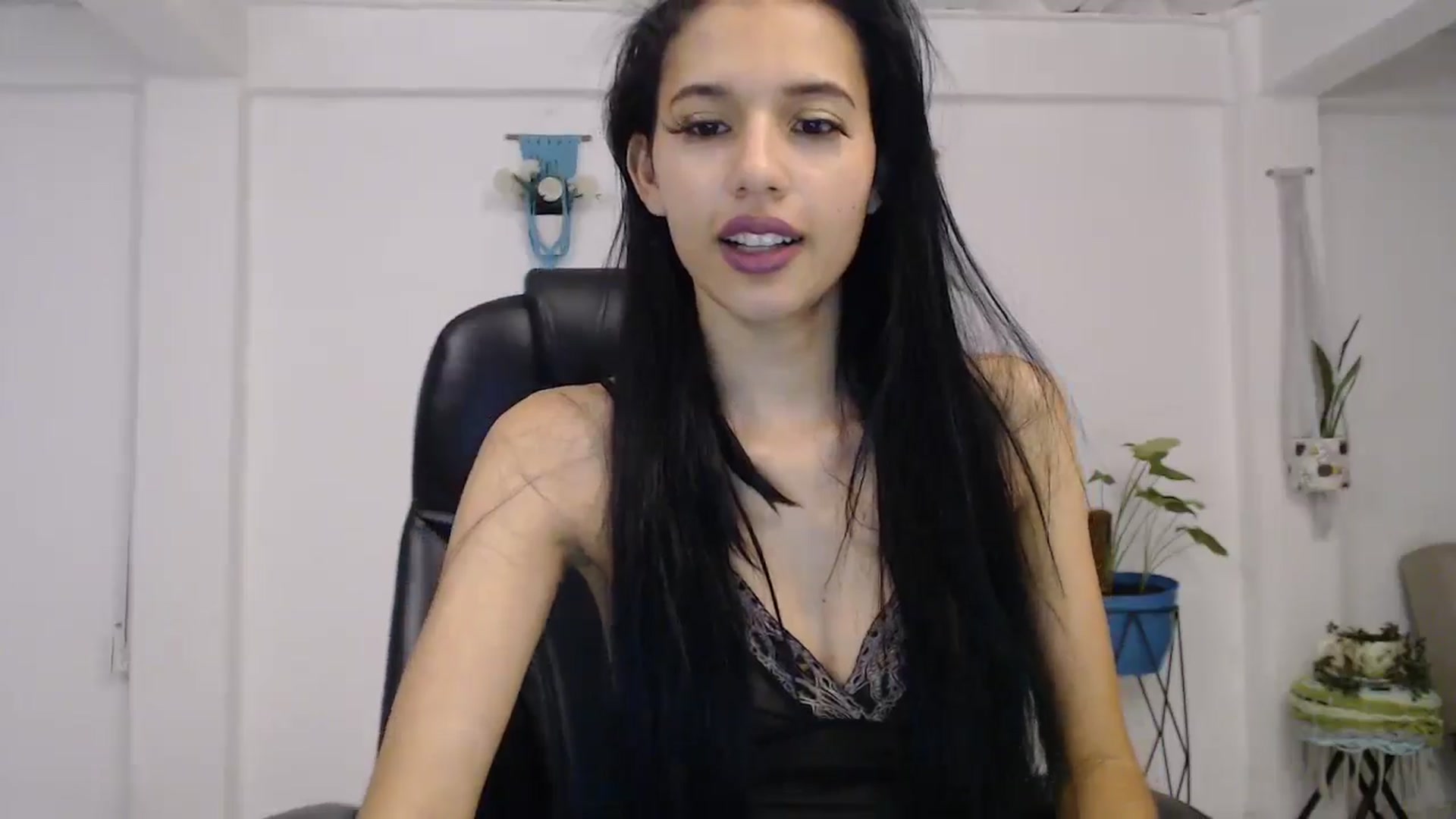 Gallery image thumbnail from slim_pamella's myfreecams stream on, 10/15/2024, 24:34 image 17 of 20