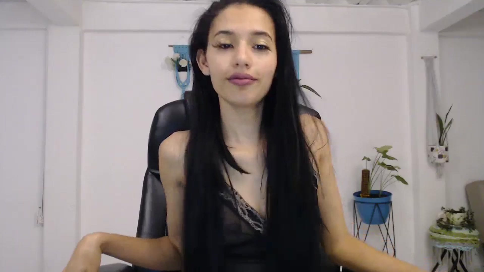 Gallery image thumbnail from slim_pamella's myfreecams stream on, 10/15/2024, 24:34 image 19 of 20