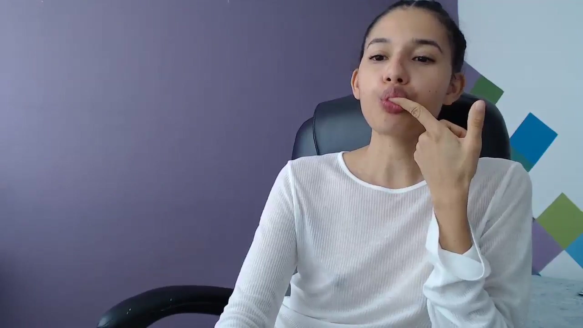 Gallery image thumbnail from slim_pamella's myfreecams stream on, 08/03/2025, 18:14 image 17 of 20