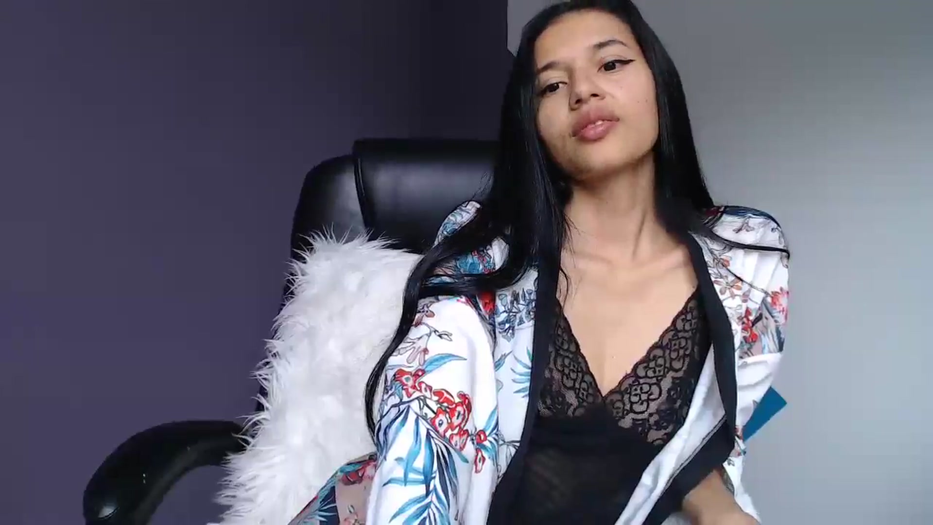 Gallery image thumbnail from slim_pamella's myfreecams stream on, 10/19/2025, 16:41 image 5 of 20