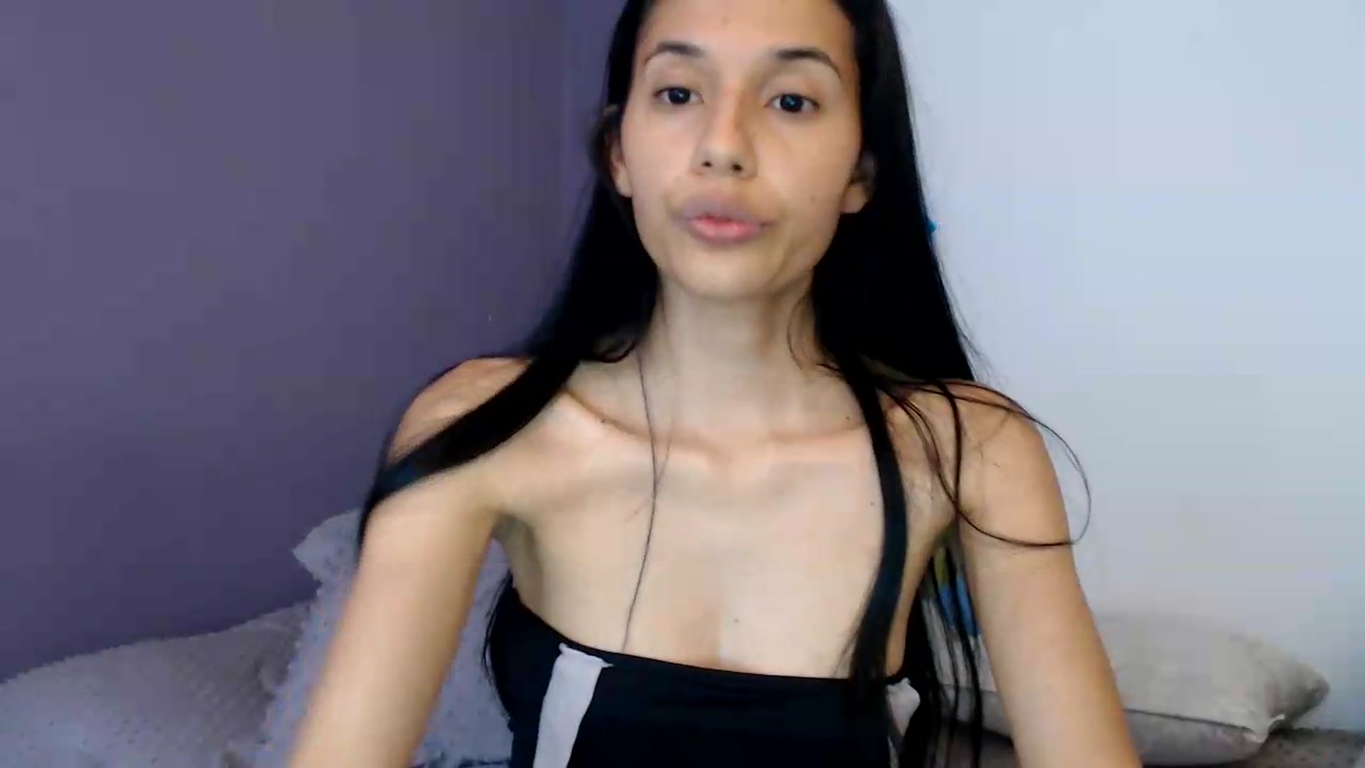 Gallery image thumbnail from slim_pamella's myfreecams stream on, 05/17/2026, 22:55 image 18 of 20