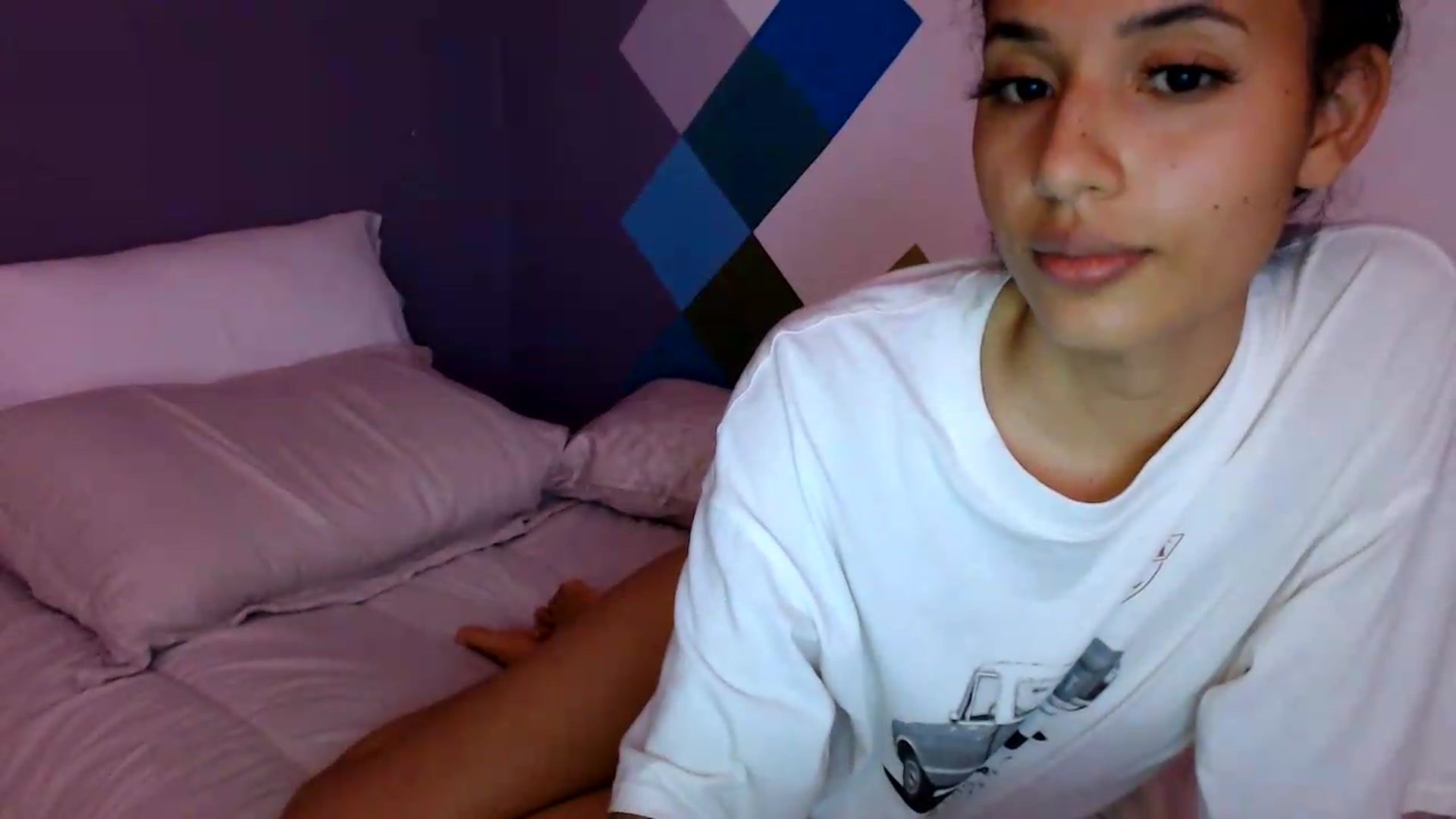 Gallery image thumbnail from slim_pamella's myfreecams stream on, 06/09/2026, 23:33 image 17 of 20