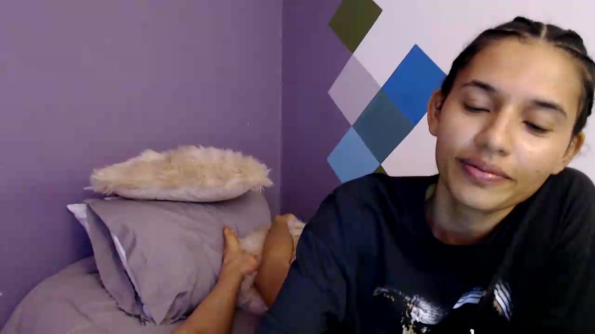 Gallery image thumbnail from slim_pamella's myfreecams stream on, 08/17/2026, 24:59 image 7 of 20