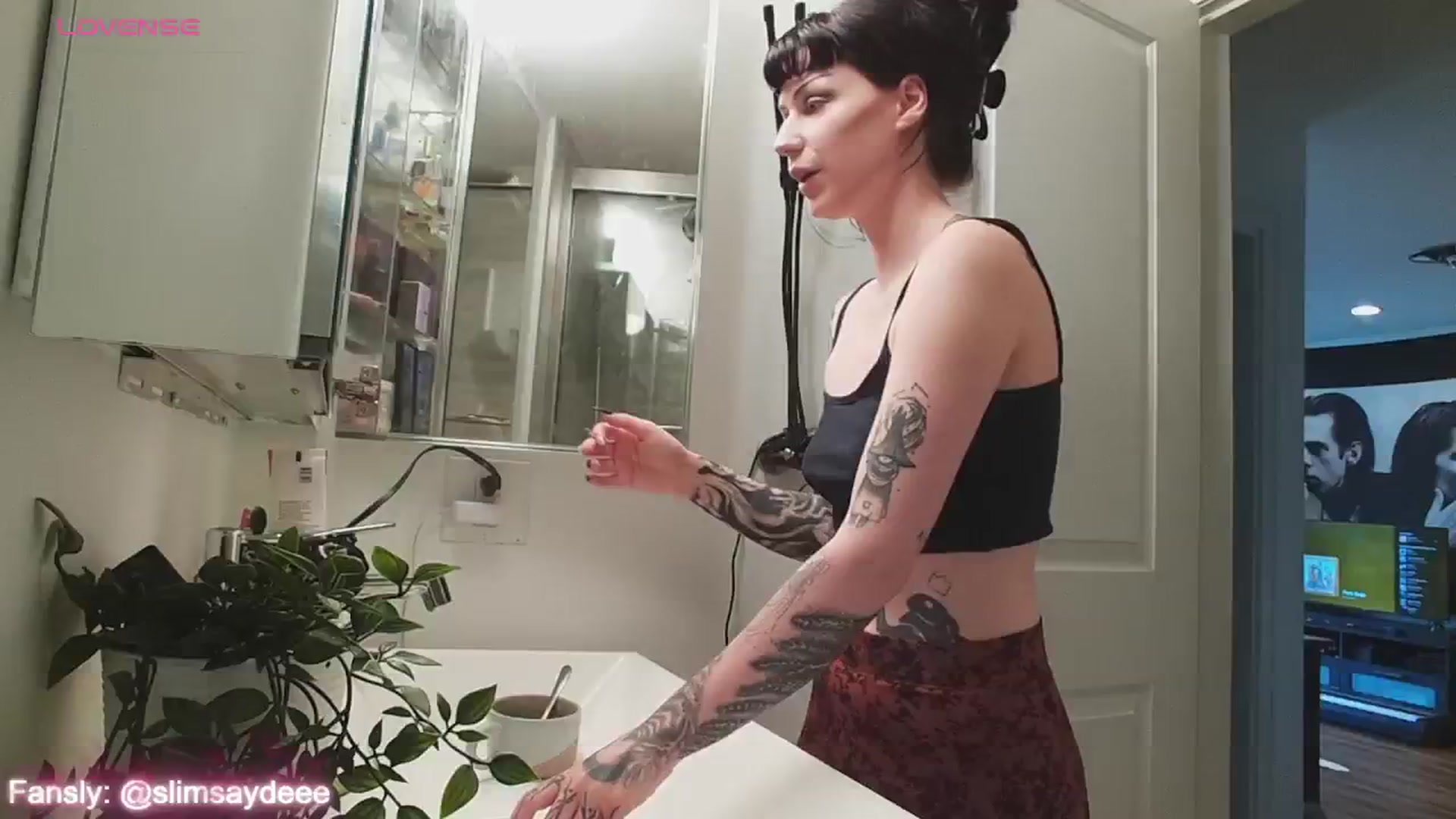 Gallery image thumbnail from slimsaydeee's myfreecams stream on, 06/10/2024, 18:01 image 8 of 20