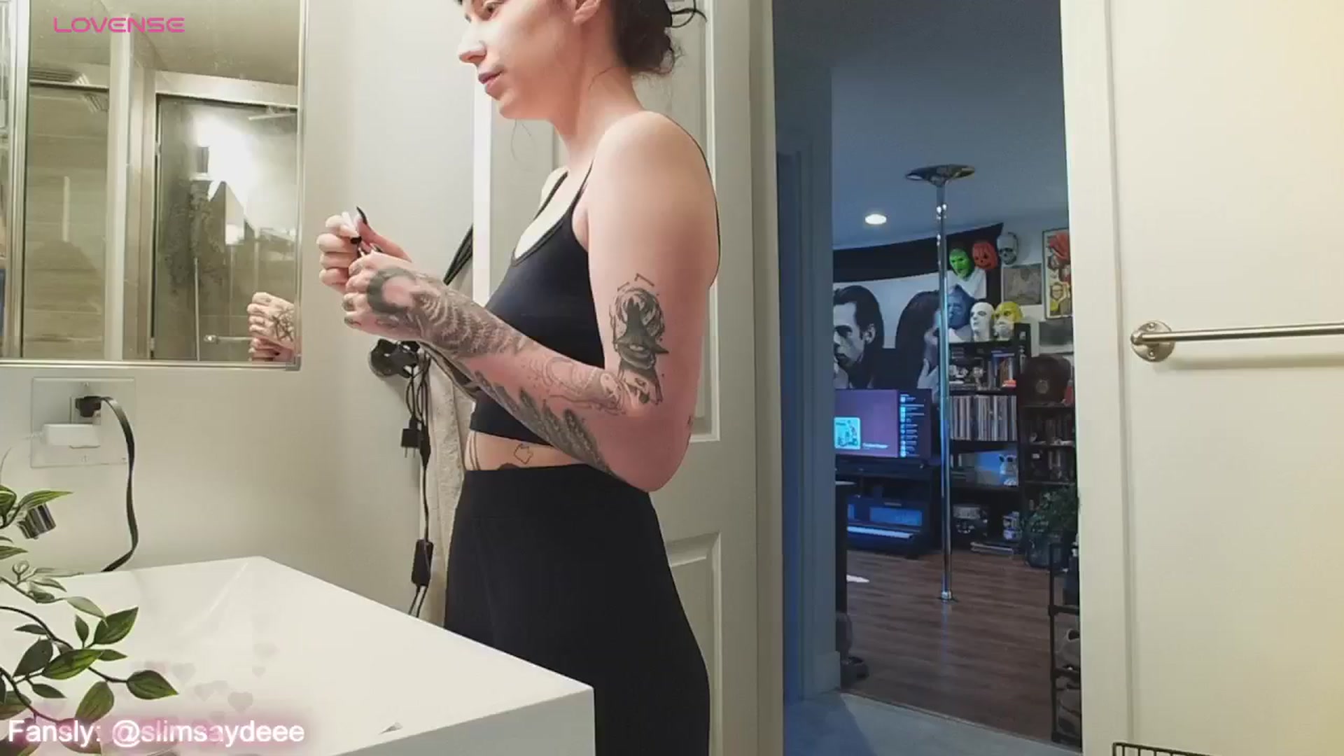 Gallery image thumbnail from slimsaydeee's myfreecams stream on, 06/21/2024, 15:55 image 14 of 20