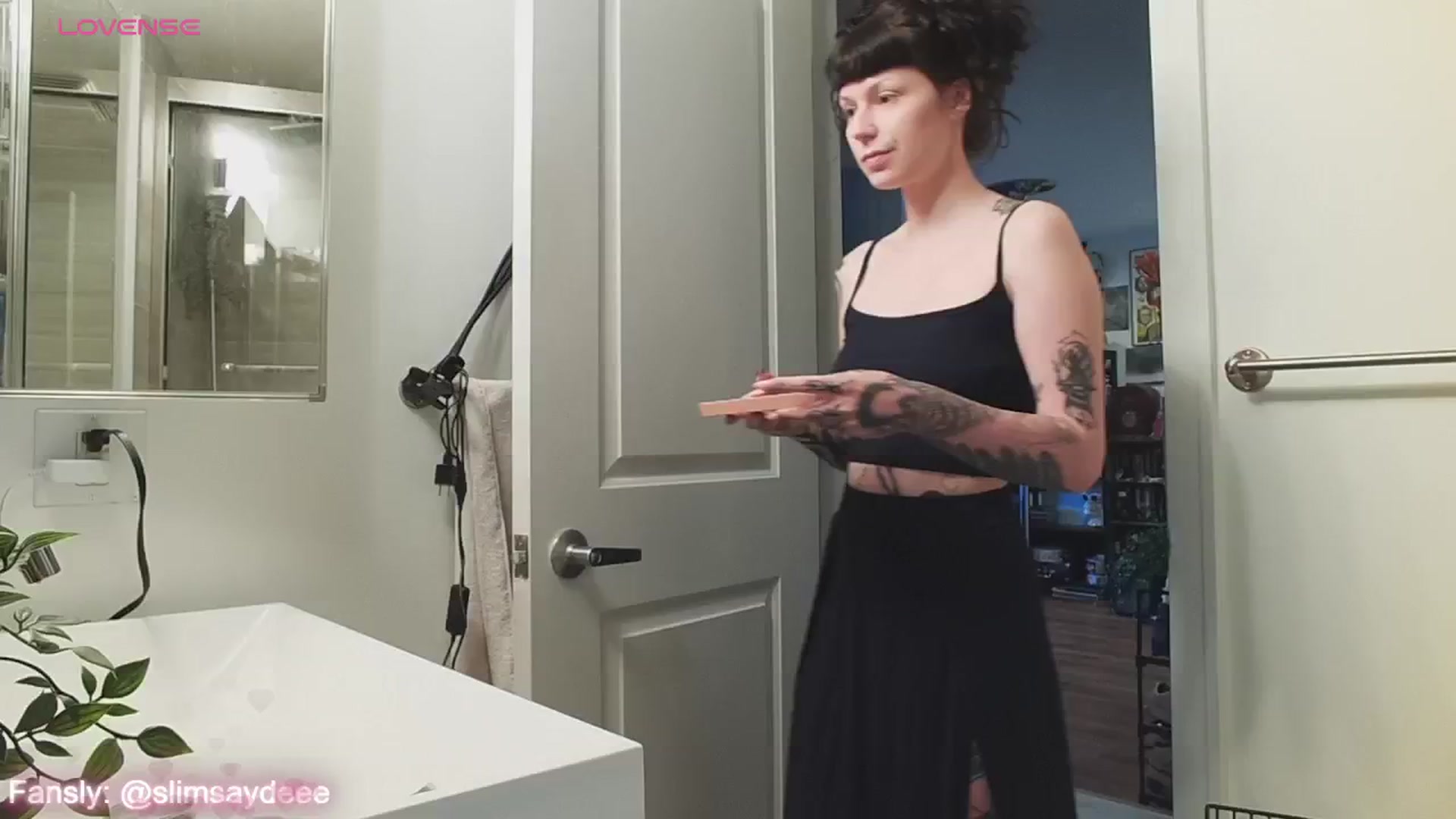 Gallery image thumbnail from slimsaydeee's myfreecams stream on, 06/21/2024, 15:55 image 12 of 20