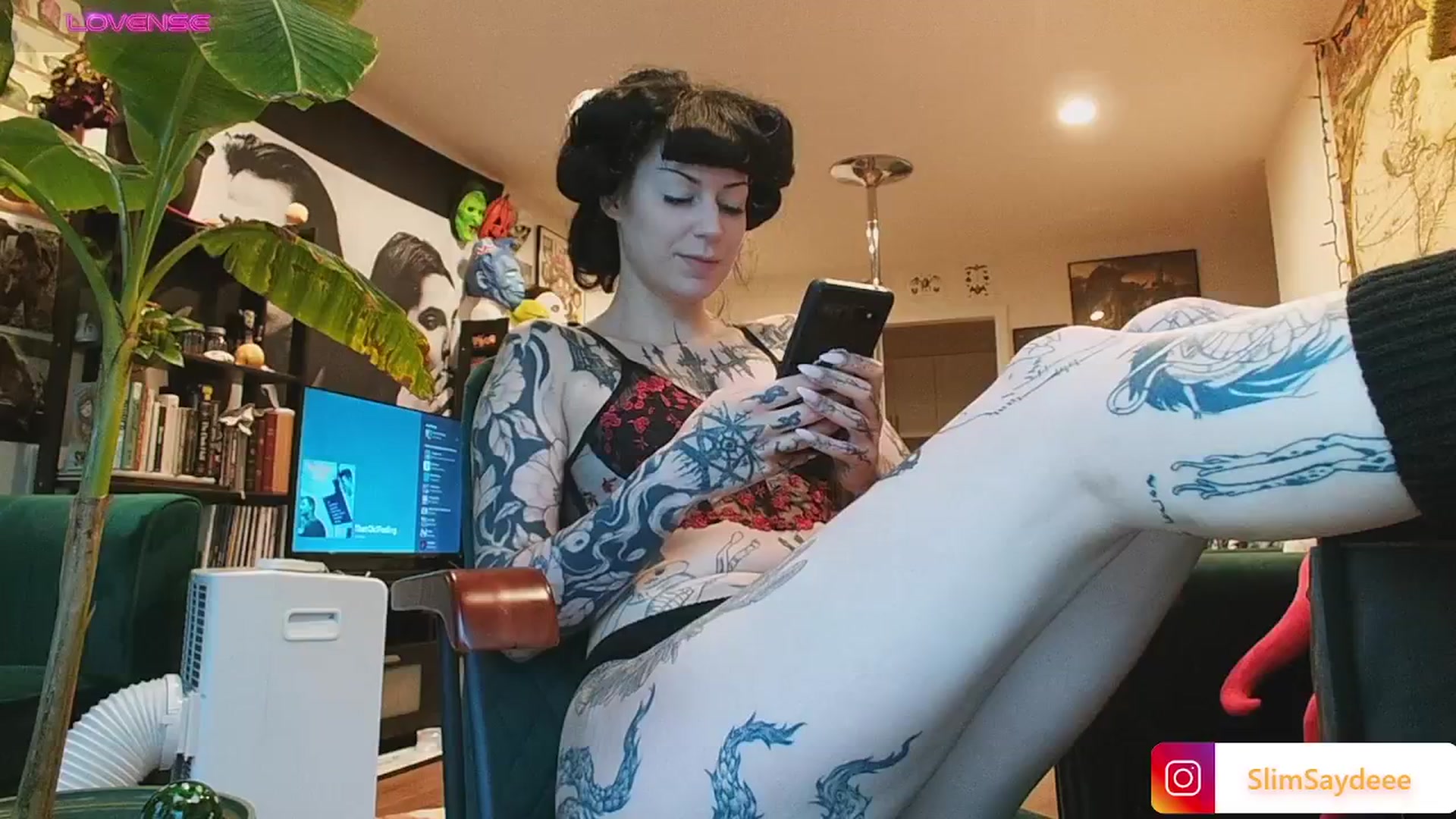Gallery image thumbnail from slimsaydeee's myfreecams stream on, 10/04/2024, 16:44 image 3 of 20