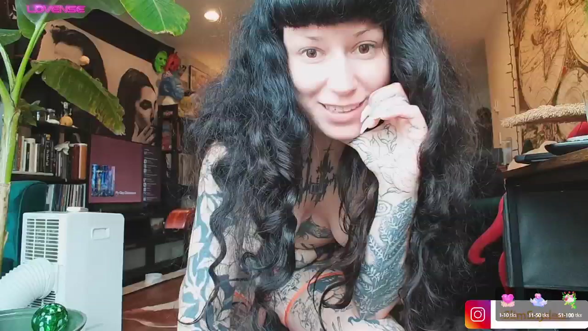 Gallery image thumbnail from slimsaydeee's myfreecams stream on, 10/05/2024, 18:01 image 3 of 20